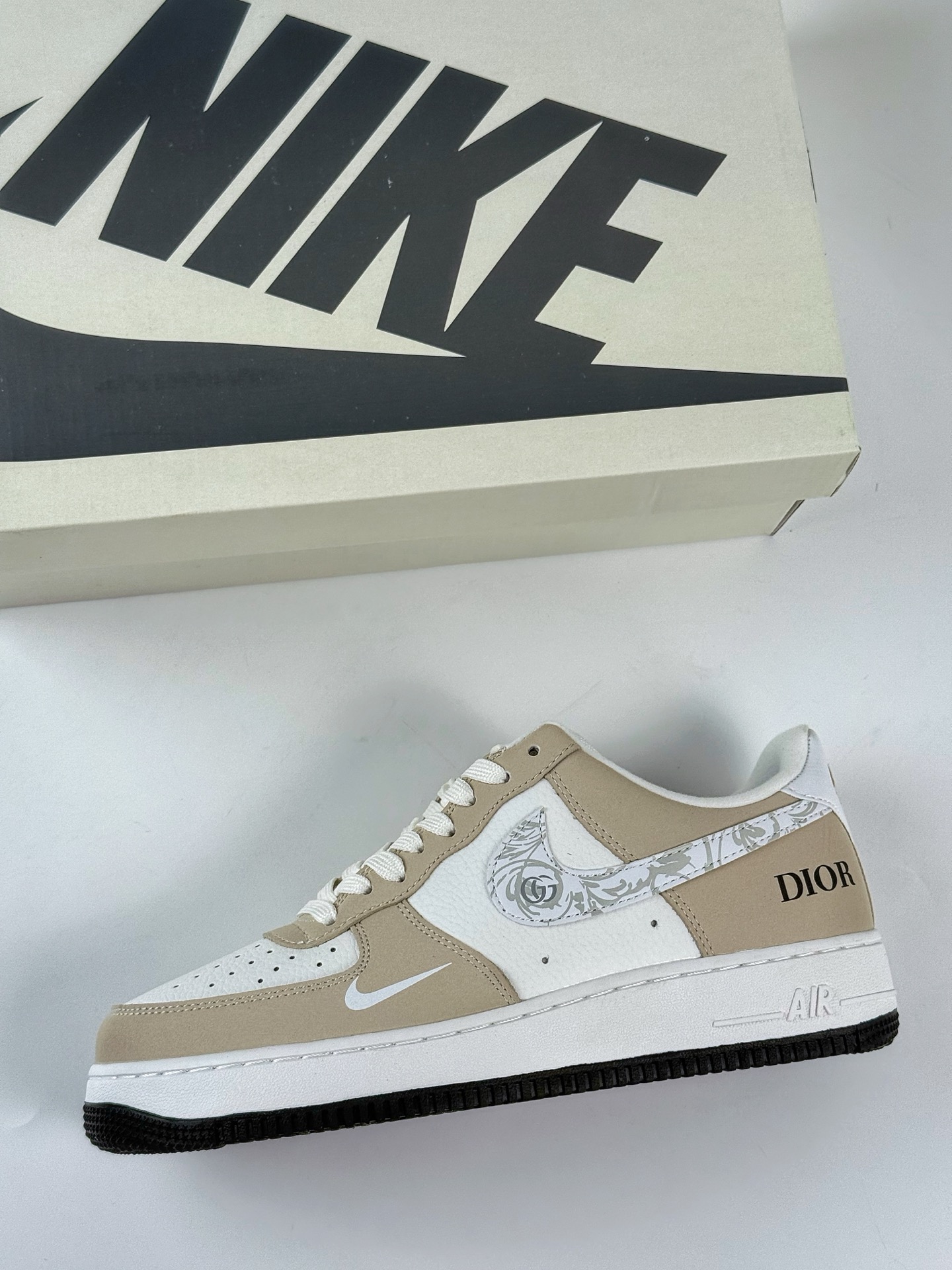 220 Nike Air Force 1 Low 07 x DIOR 棕白小勾 DQ6628-161-Chinese UA Cheap High Quatity Brand Clothes Bags handbags Sneakers wholesale wholesaler seller from China Factory suppliers Fashion Clothing Shoes best Quality Beautiful Price 220 Nike Air Force 1 Low 07 x DIOR 棕白小勾 DQ6628-161