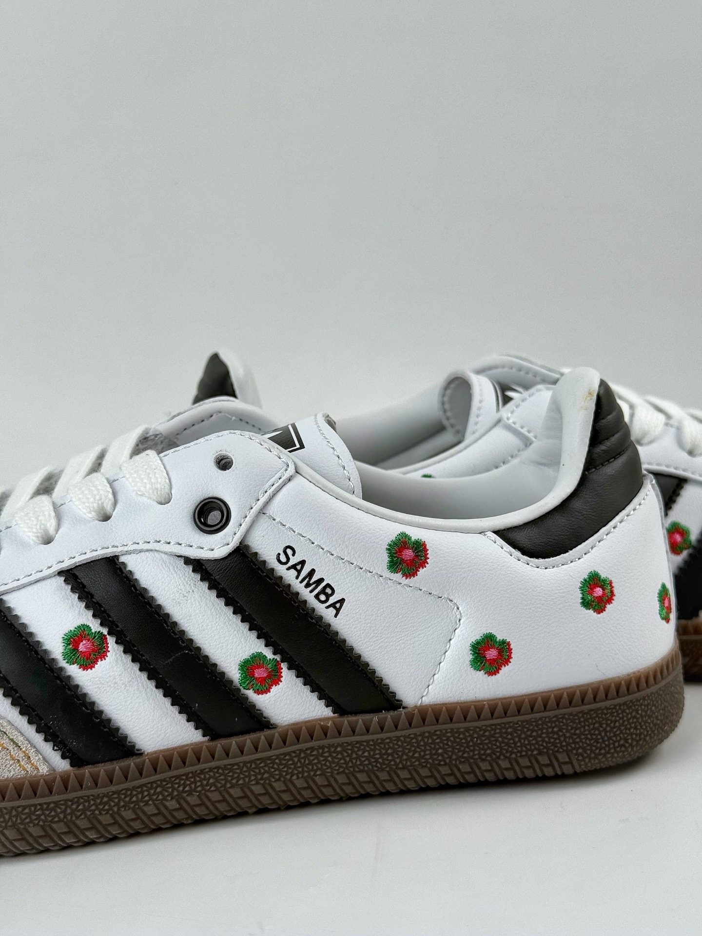 160 adidoriginals Samba OG 灰白小花 IF4393-Chinese UA Cheap High Quatity Brand Clothes Bags handbags Sneakers wholesale wholesaler seller from China Factory suppliers Fashion Clothing Shoes best Quality Beautiful Price 160 adidoriginals Samba OG 灰白小花 IF4393