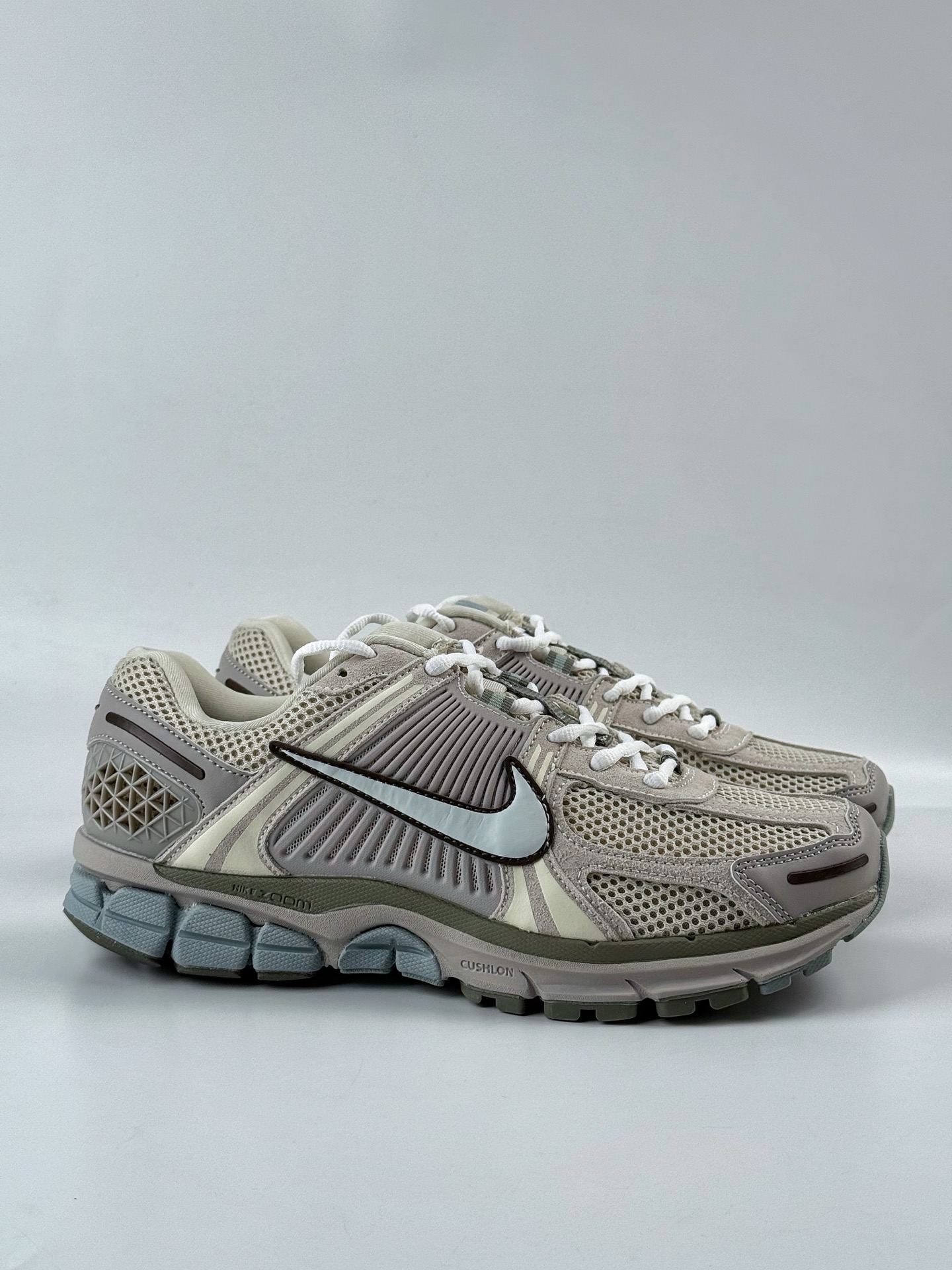190 NIKE ZOOM Vomero 5 SP 复古风潮 网面透气运动鞋  FZ3653-104