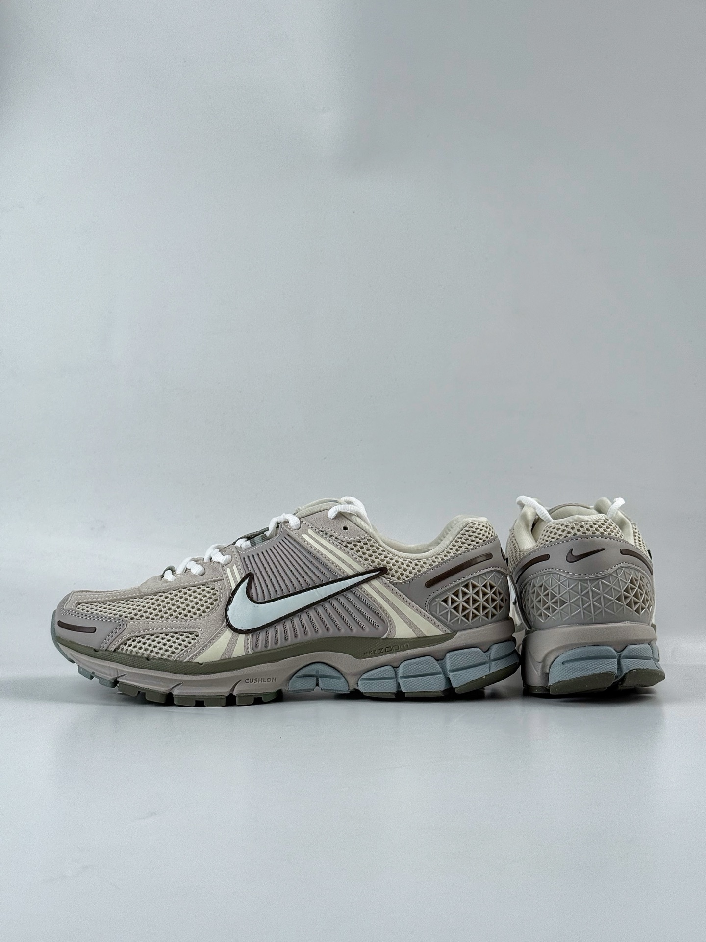 190 NIKE ZOOM Vomero 5 SP 复古风潮 网面透气运动鞋  FZ3653-104