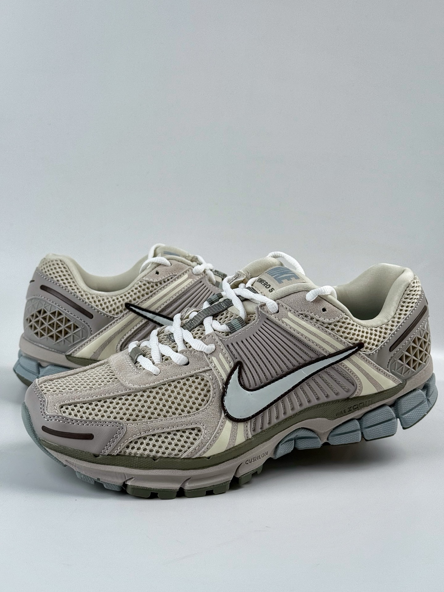 190 NIKE ZOOM Vomero 5 SP 复古风潮 网面透气运动鞋  FZ3653-104