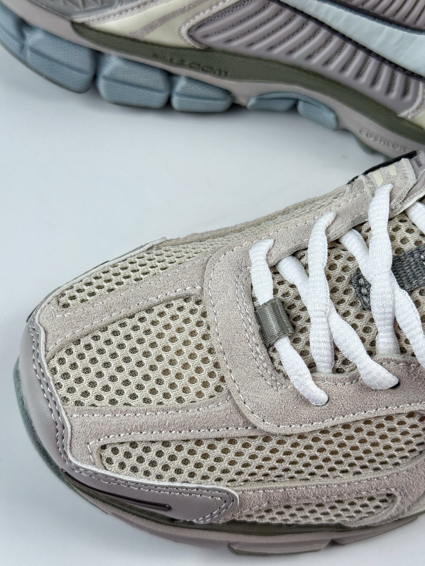 190 NIKE ZOOM Vomero 5 SP 复古风潮 网面透气运动鞋  FZ3653-104