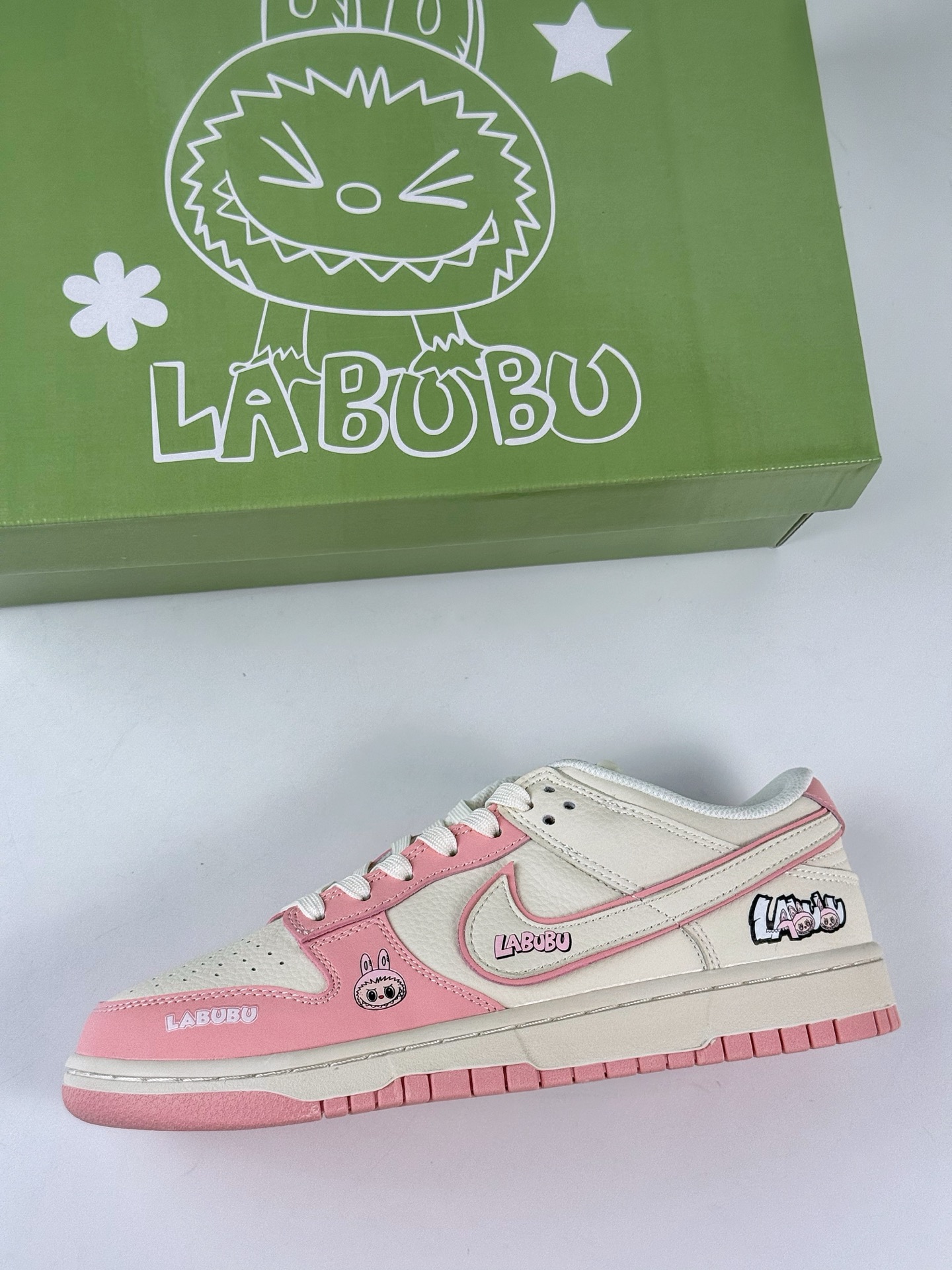 260 NIKE SB Dunk Low RETRO x LABUBU 粉白 DS6608-009