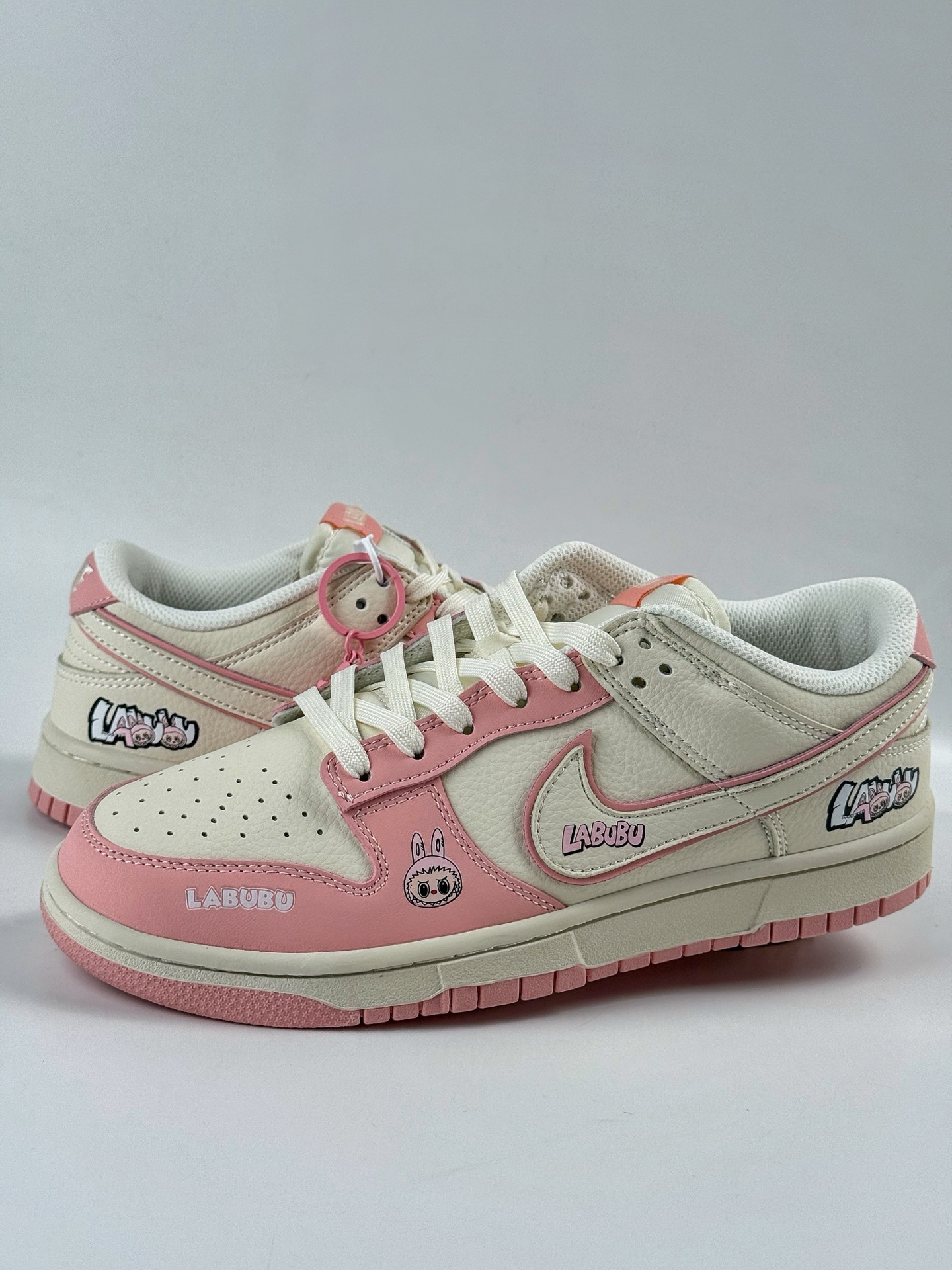 260 NIKE SB Dunk Low RETRO x LABUBU 粉白 DS6608-009