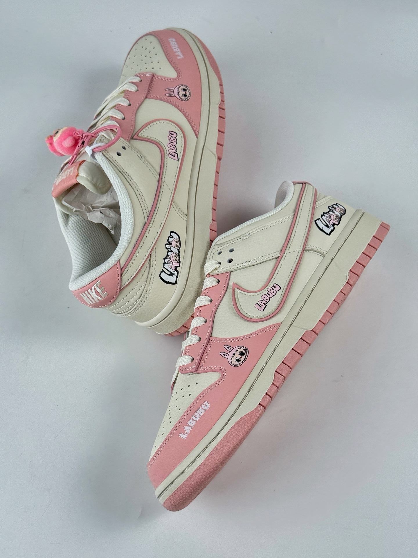 260 NIKE SB Dunk Low RETRO x LABUBU 粉白 DS6608-009