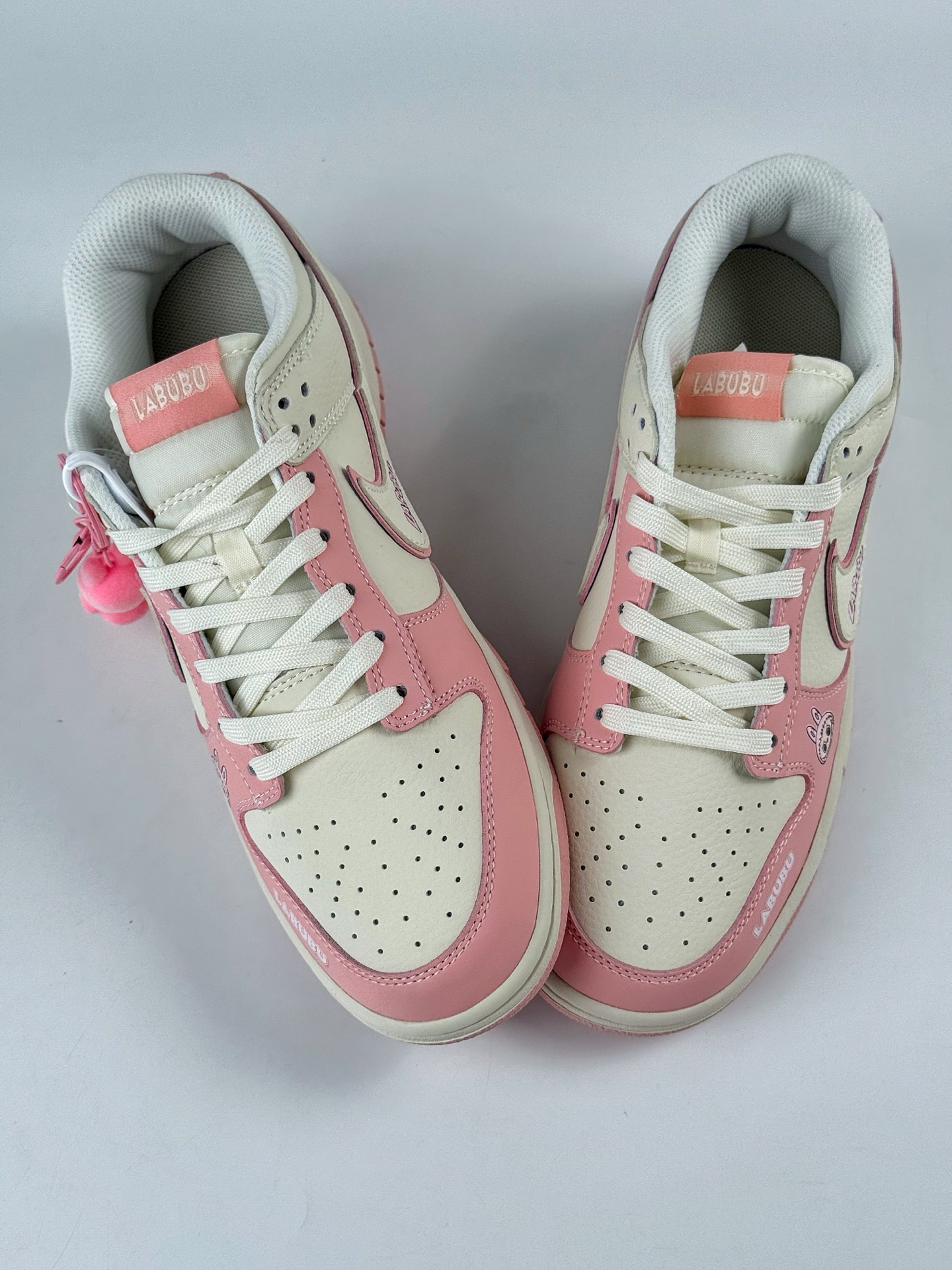 260 NIKE SB Dunk Low RETRO x LABUBU 粉白 DS6608-009