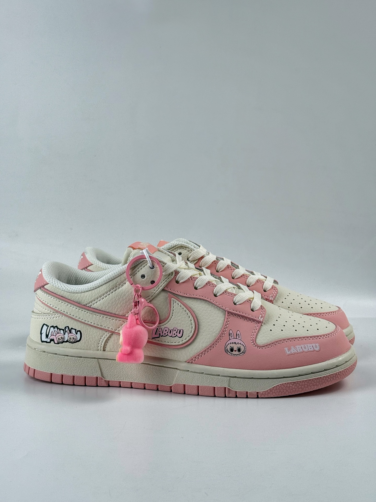 260 NIKE SB Dunk Low RETRO x LABUBU 粉白 DS6608-009