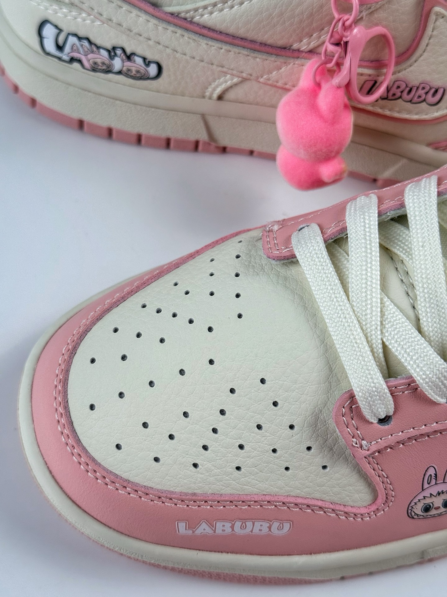 260 NIKE SB Dunk Low RETRO x LABUBU 粉白 DS6608-009