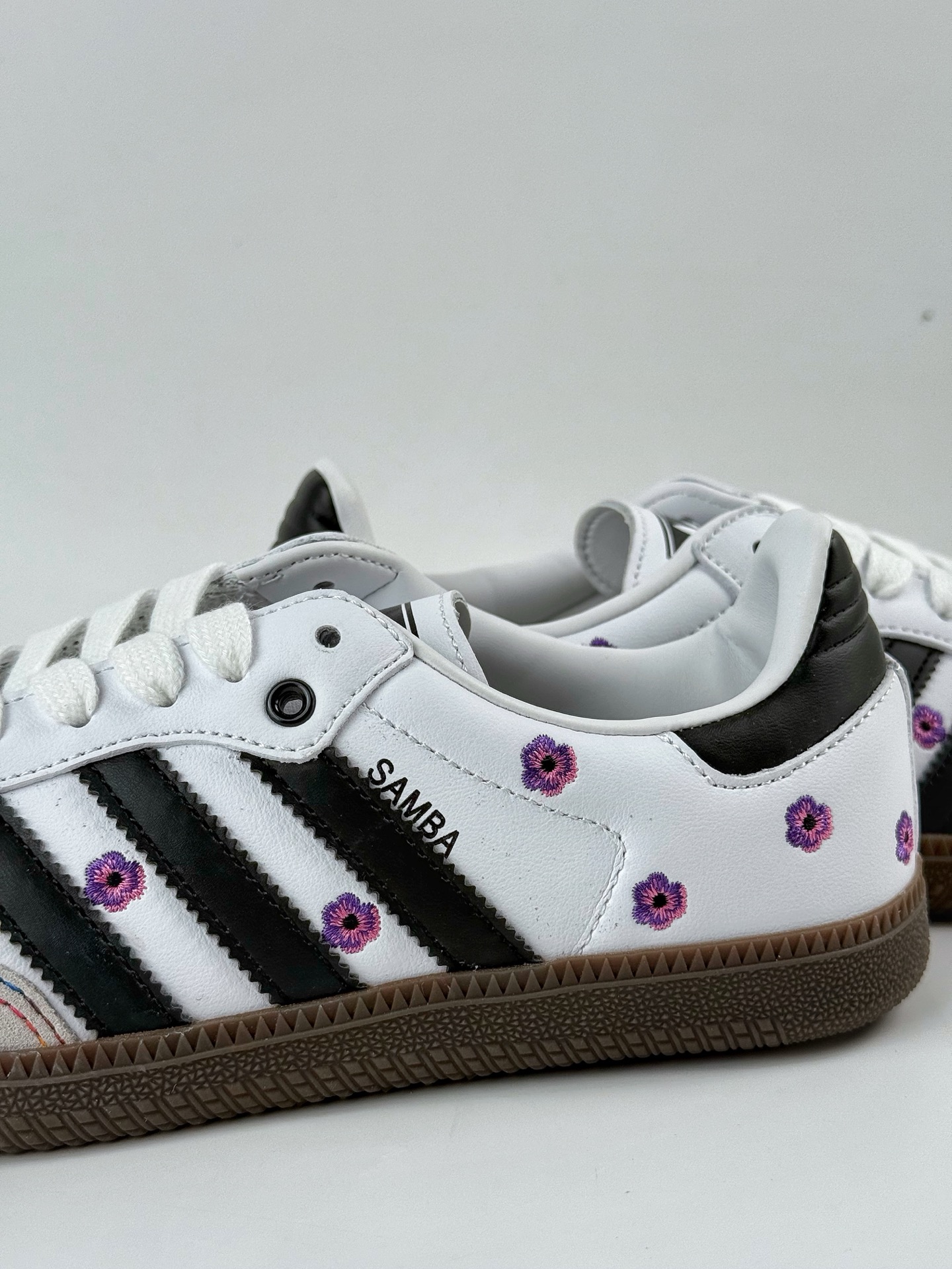 160 adidoriginals Samba OG 灰白小花 IF4390-Chinese UA Cheap High Quatity Brand Clothes Bags handbags Sneakers wholesale wholesaler seller from China Factory suppliers Fashion Clothing Shoes best Quality Beautiful Price 160 adidoriginals Samba OG 灰白小花 IF4390