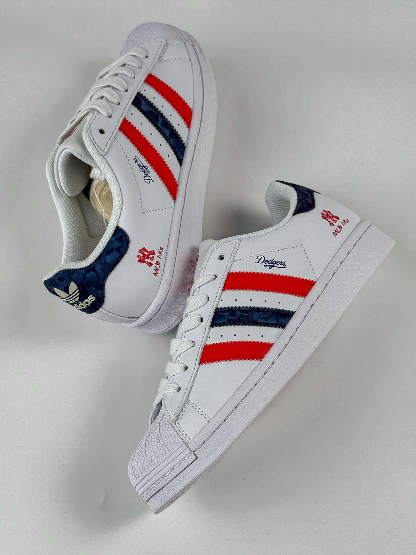 220 AD Originals Superstar x MLB 白红蓝 BZ2536-Chinese UA Cheap High Quatity Brand Clothes Bags handbags Sneakers wholesale wholesaler seller from China Factory suppliers Fashion Clothing Shoes best Quality Beautiful Price 220 AD Originals Superstar x MLB 白红蓝 BZ2536