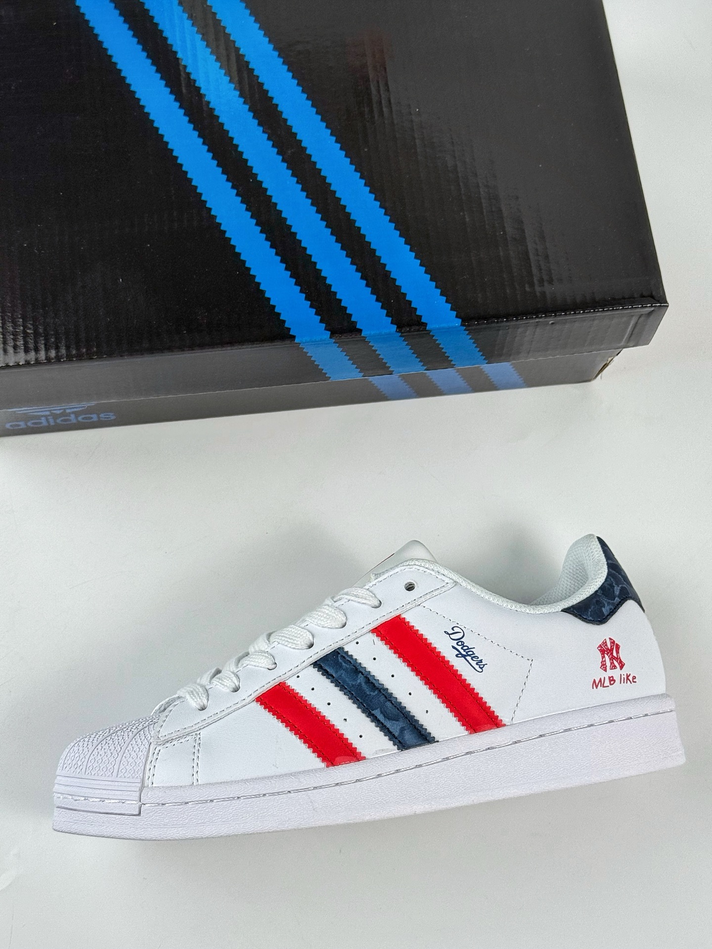 220 AD Originals Superstar x MLB 白红蓝 BZ2536-Chinese UA Cheap High Quatity Brand Clothes Bags handbags Sneakers wholesale wholesaler seller from China Factory suppliers Fashion Clothing Shoes best Quality Beautiful Price 220 AD Originals Superstar x MLB 白红蓝 BZ2536