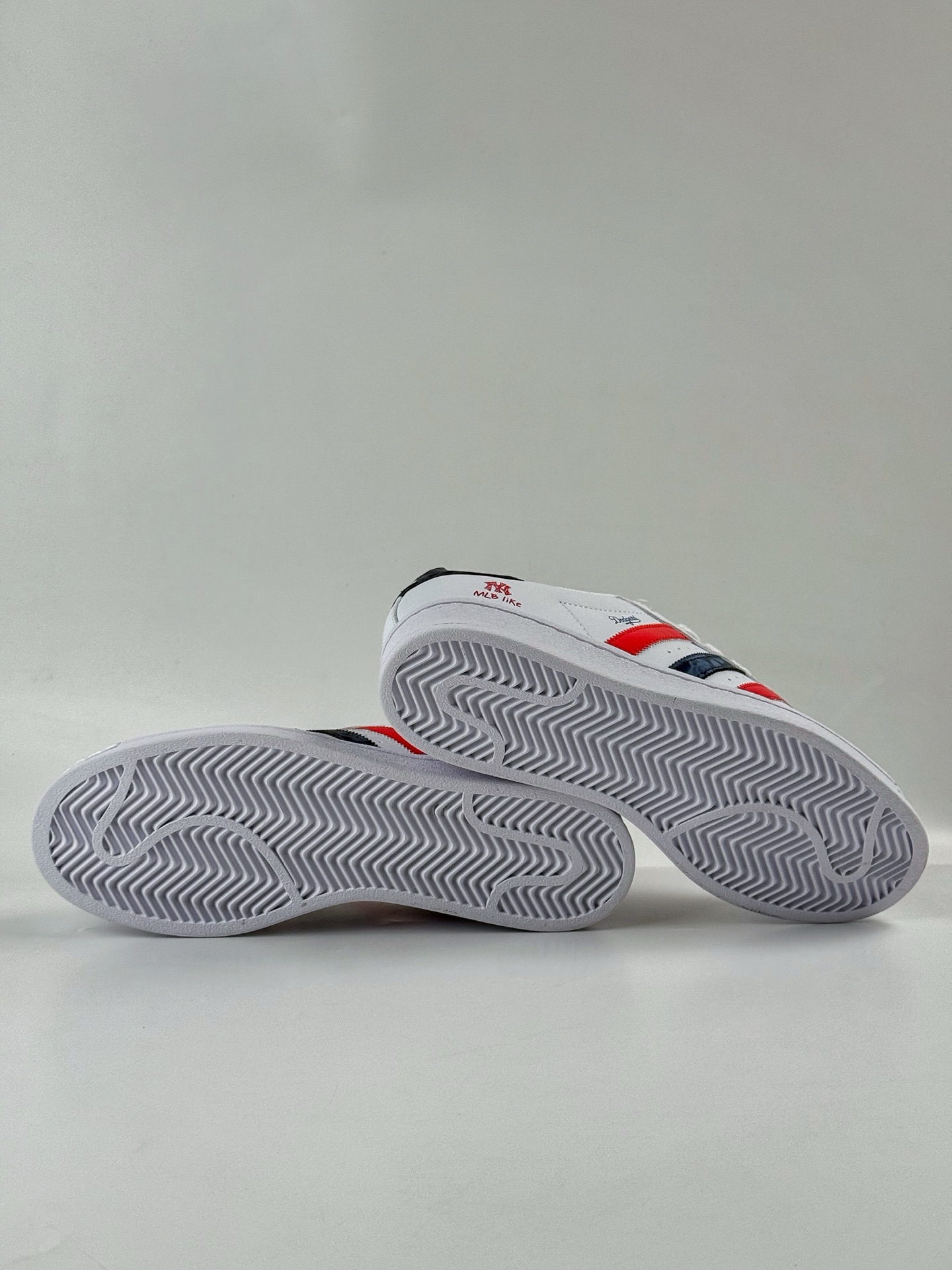 220 AD Originals Superstar x MLB 白红蓝 BZ2536-Chinese UA Cheap High Quatity Brand Clothes Bags handbags Sneakers wholesale wholesaler seller from China Factory suppliers Fashion Clothing Shoes best Quality Beautiful Price 220 AD Originals Superstar x MLB 白红蓝 BZ2536