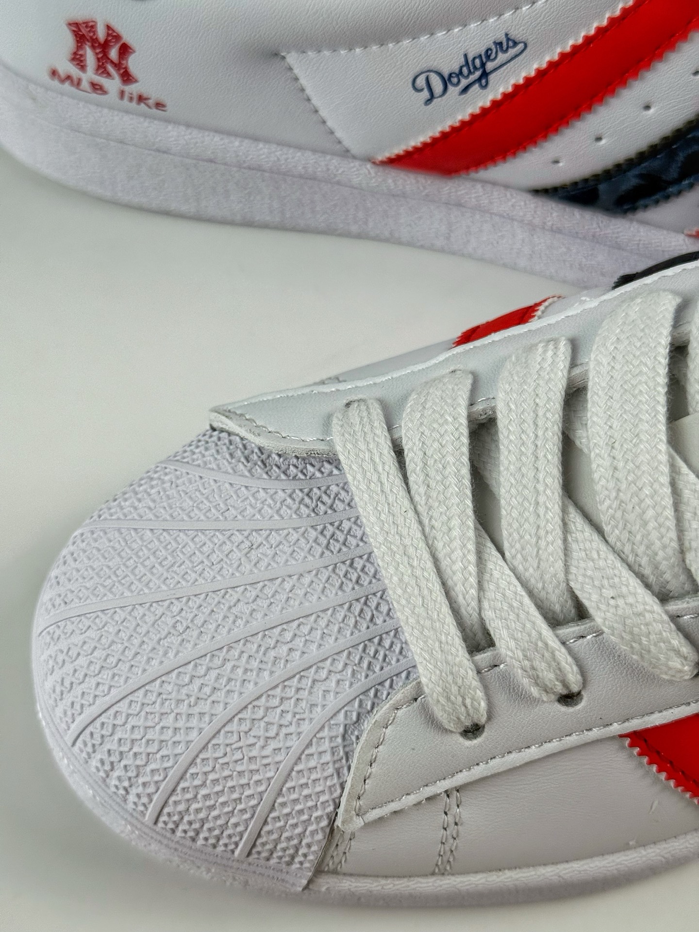 220 AD Originals Superstar x MLB 白红蓝 BZ2536-Chinese UA Cheap High Quatity Brand Clothes Bags handbags Sneakers wholesale wholesaler seller from China Factory suppliers Fashion Clothing Shoes best Quality Beautiful Price 220 AD Originals Superstar x MLB 白红蓝 BZ2536