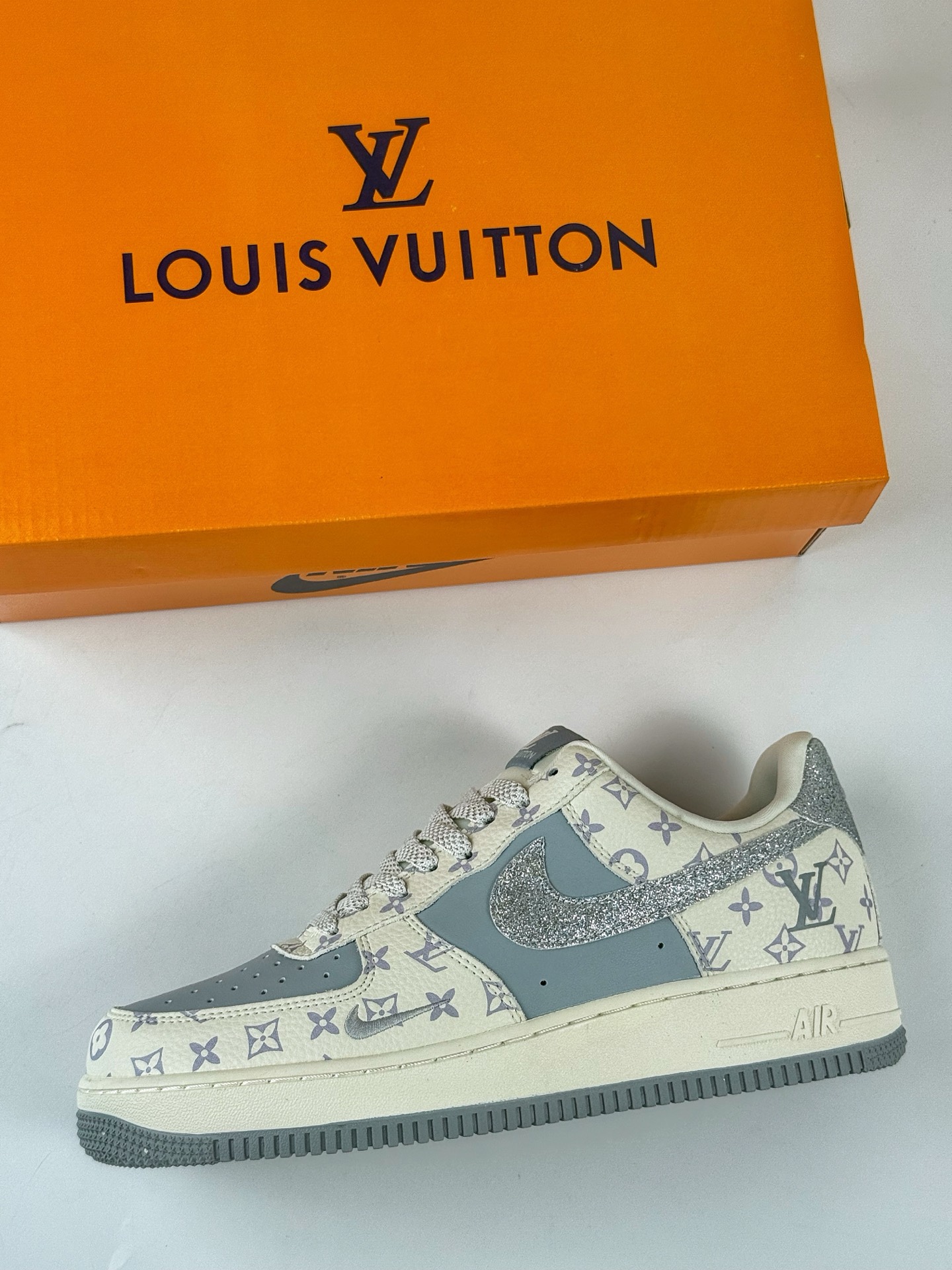 260 Nike Air Force 1 Low 07 x Louis Vuitton 白灰小勾满天星  DF0188-078