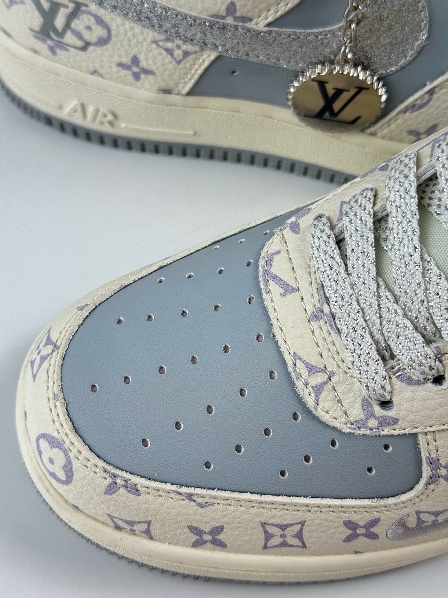 260 Nike Air Force 1 Low 07 x Louis Vuitton 白灰小勾满天星  DF0188-078
