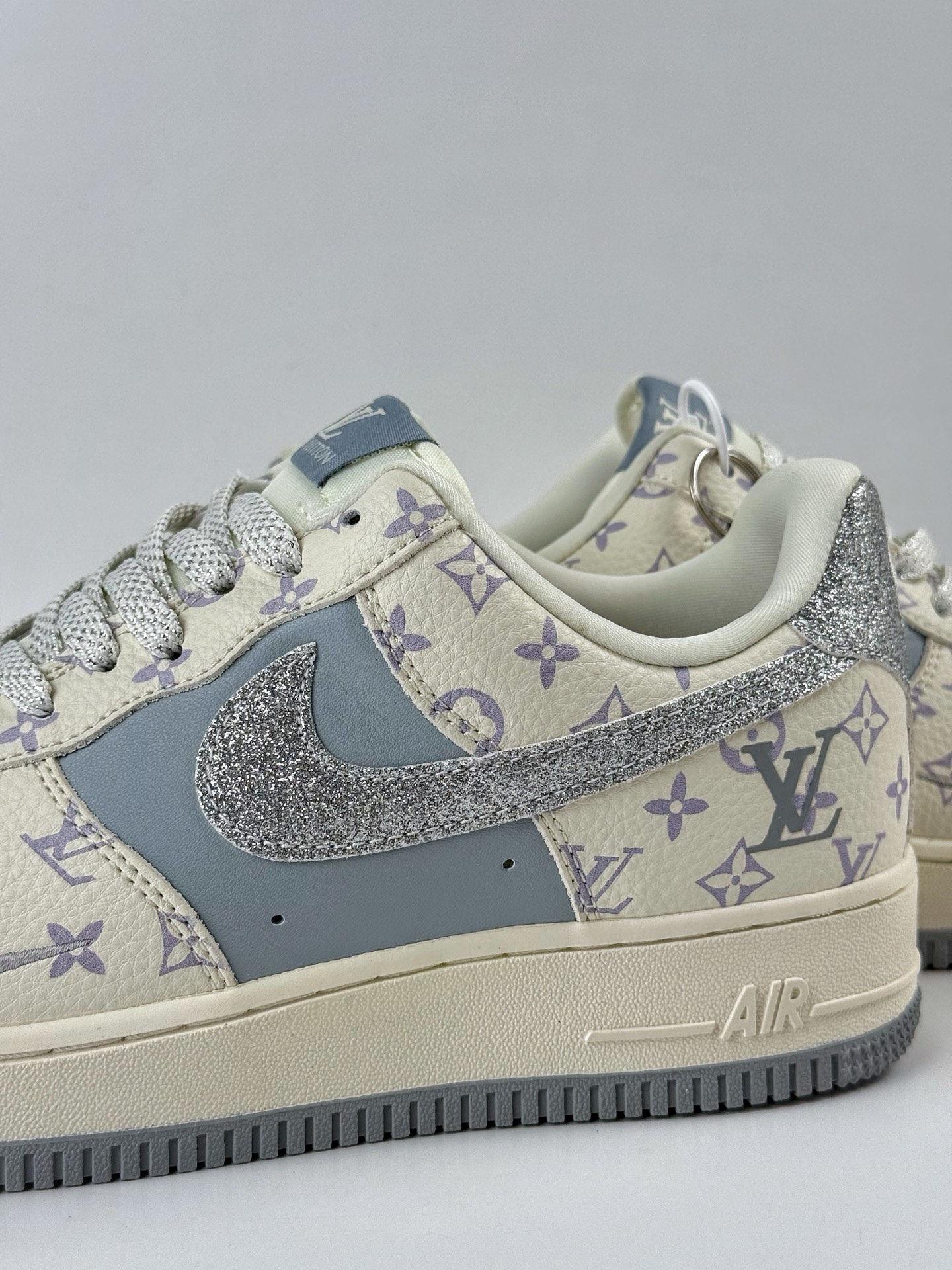260 Nike Air Force 1 Low 07 x Louis Vuitton 白灰小勾满天星  DF0188-078