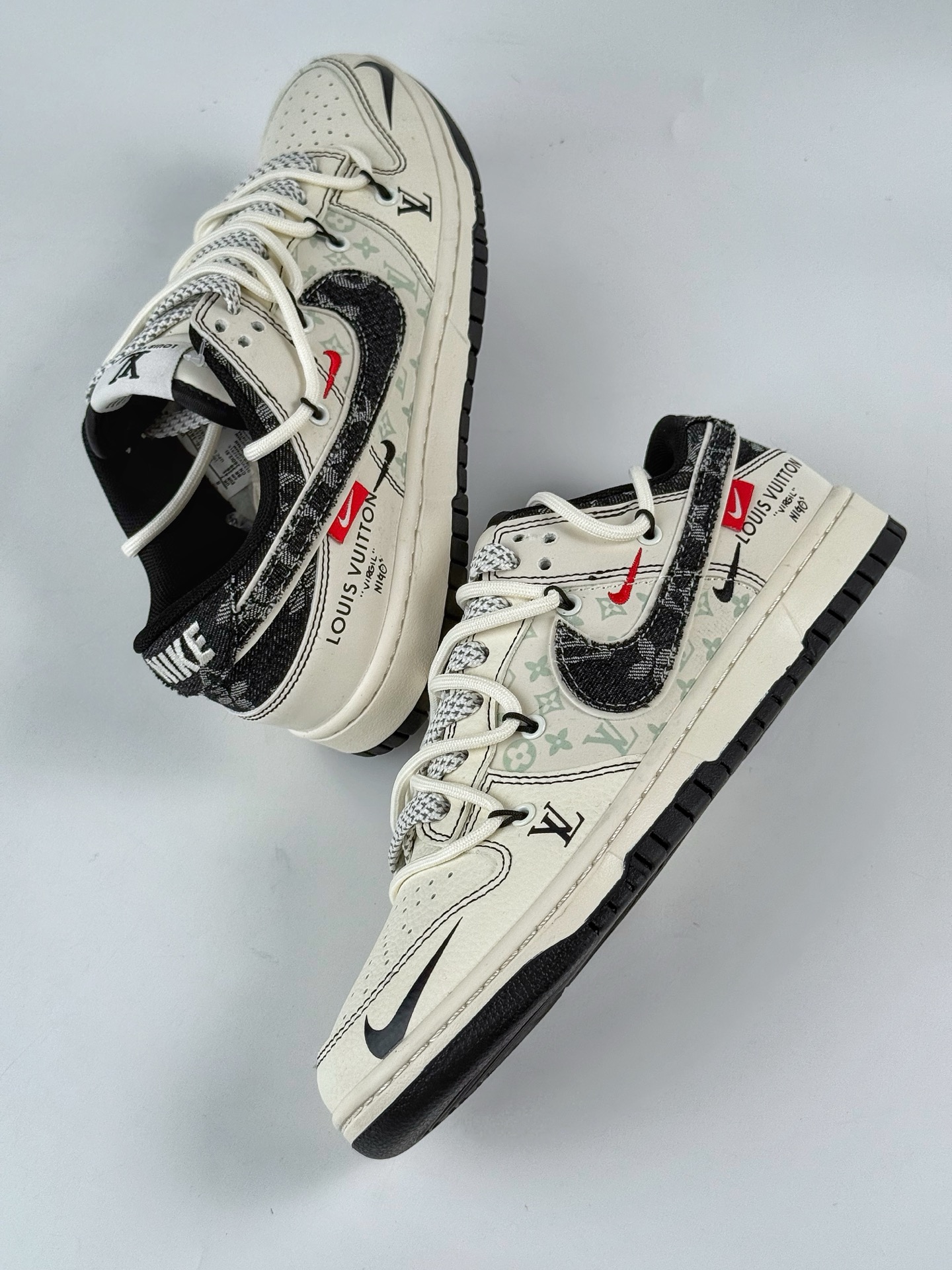 300 Nike SB Dunk Low x Louis Vuitton 白黑牛仔三小勾满天星  YX5066-380