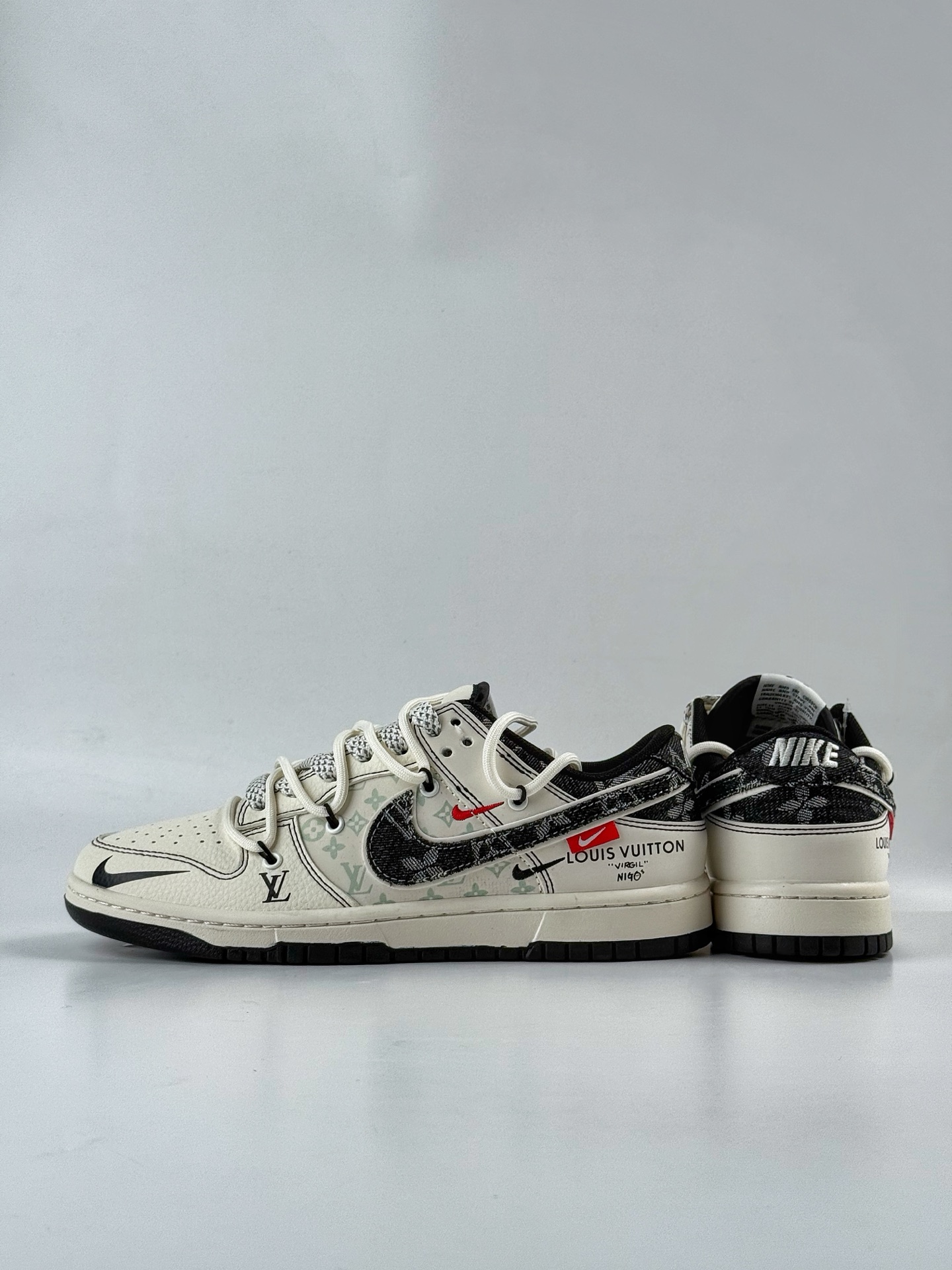 300 Nike SB Dunk Low x Louis Vuitton 白黑牛仔三小勾满天星  YX5066-380