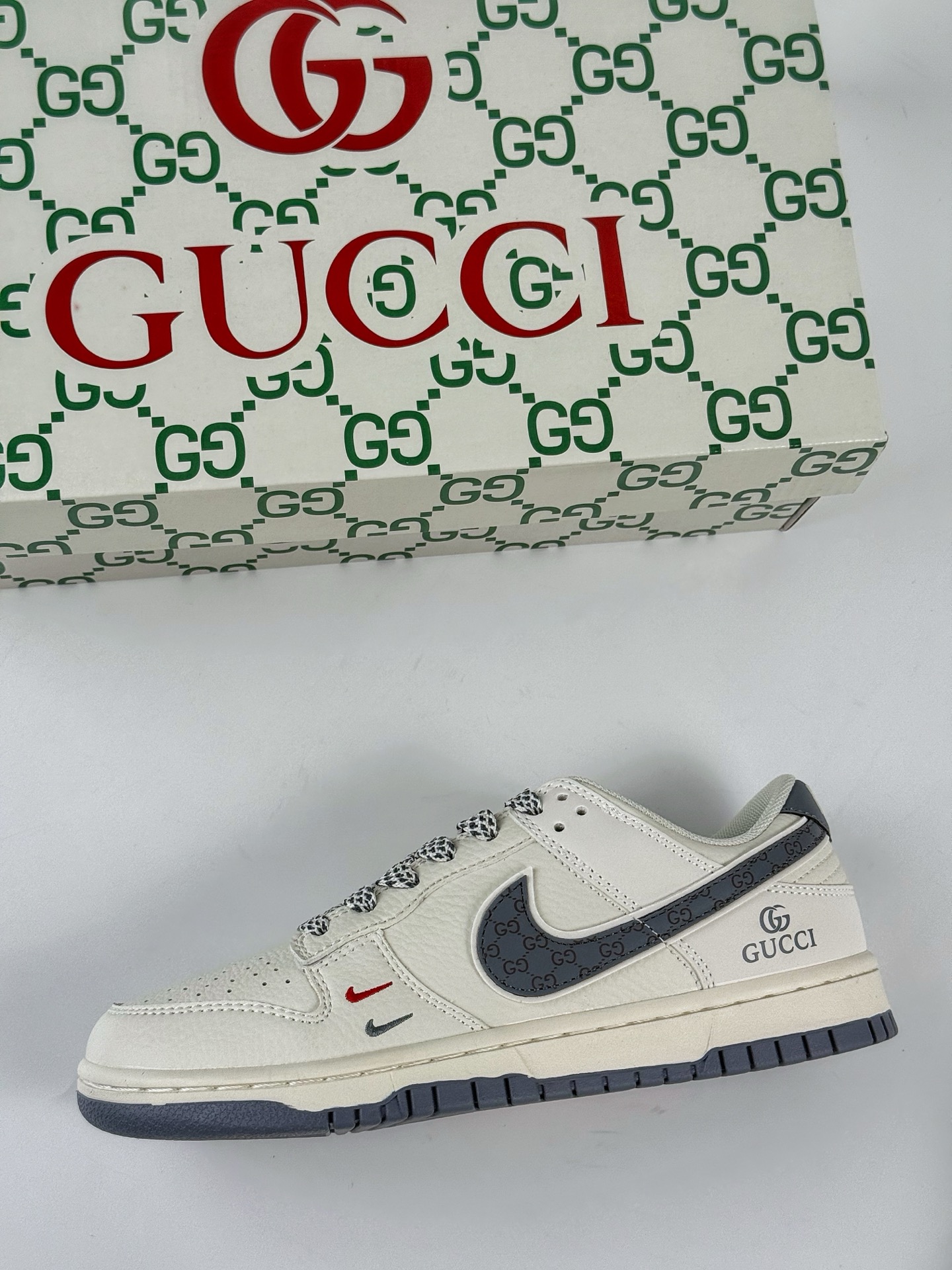 280 Nike SB Dunk Low x GUCCI 白灰双小勾满天星  CS1688-121