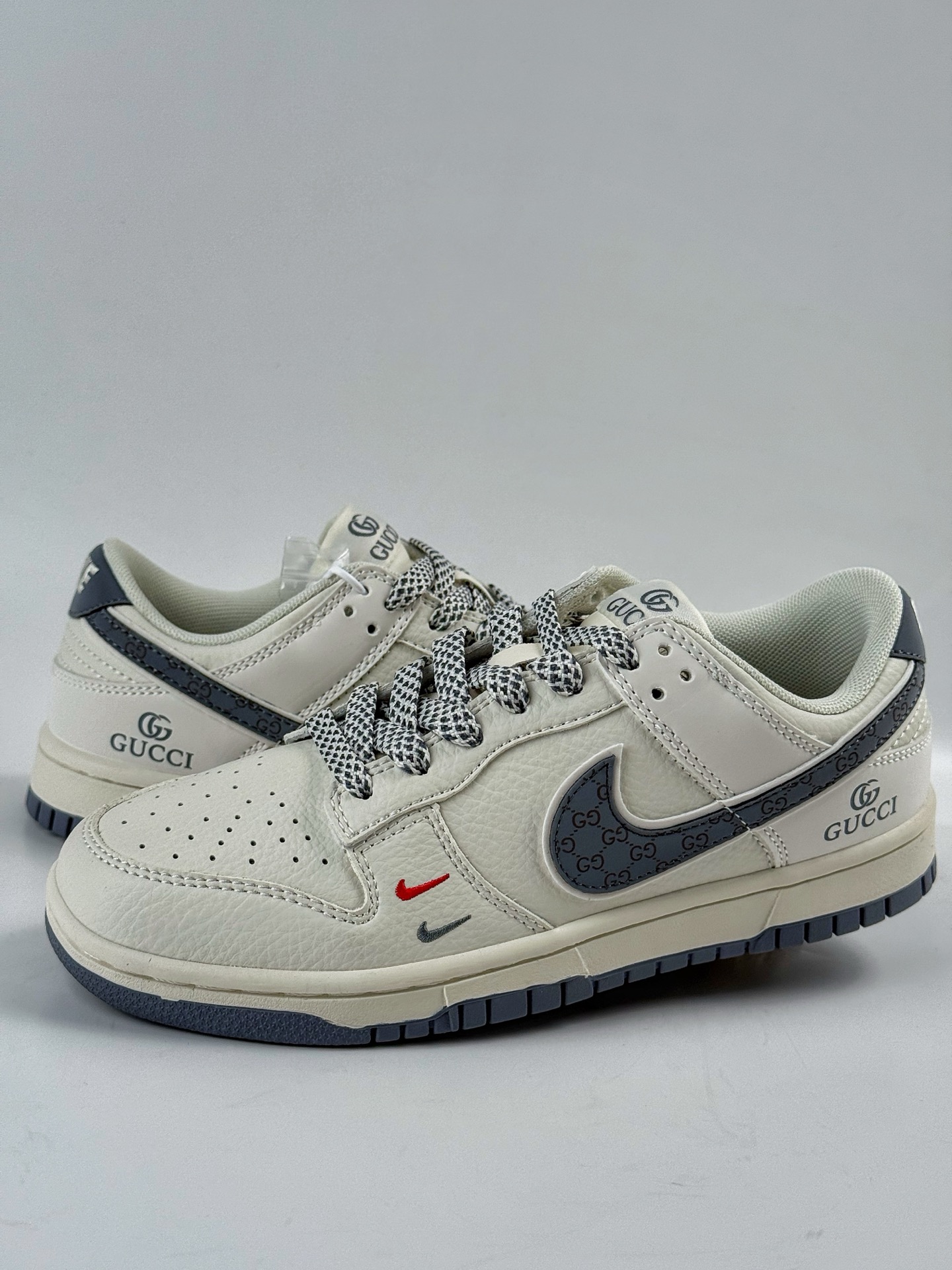 280 Nike SB Dunk Low x GUCCI 白灰双小勾满天星  CS1688-121