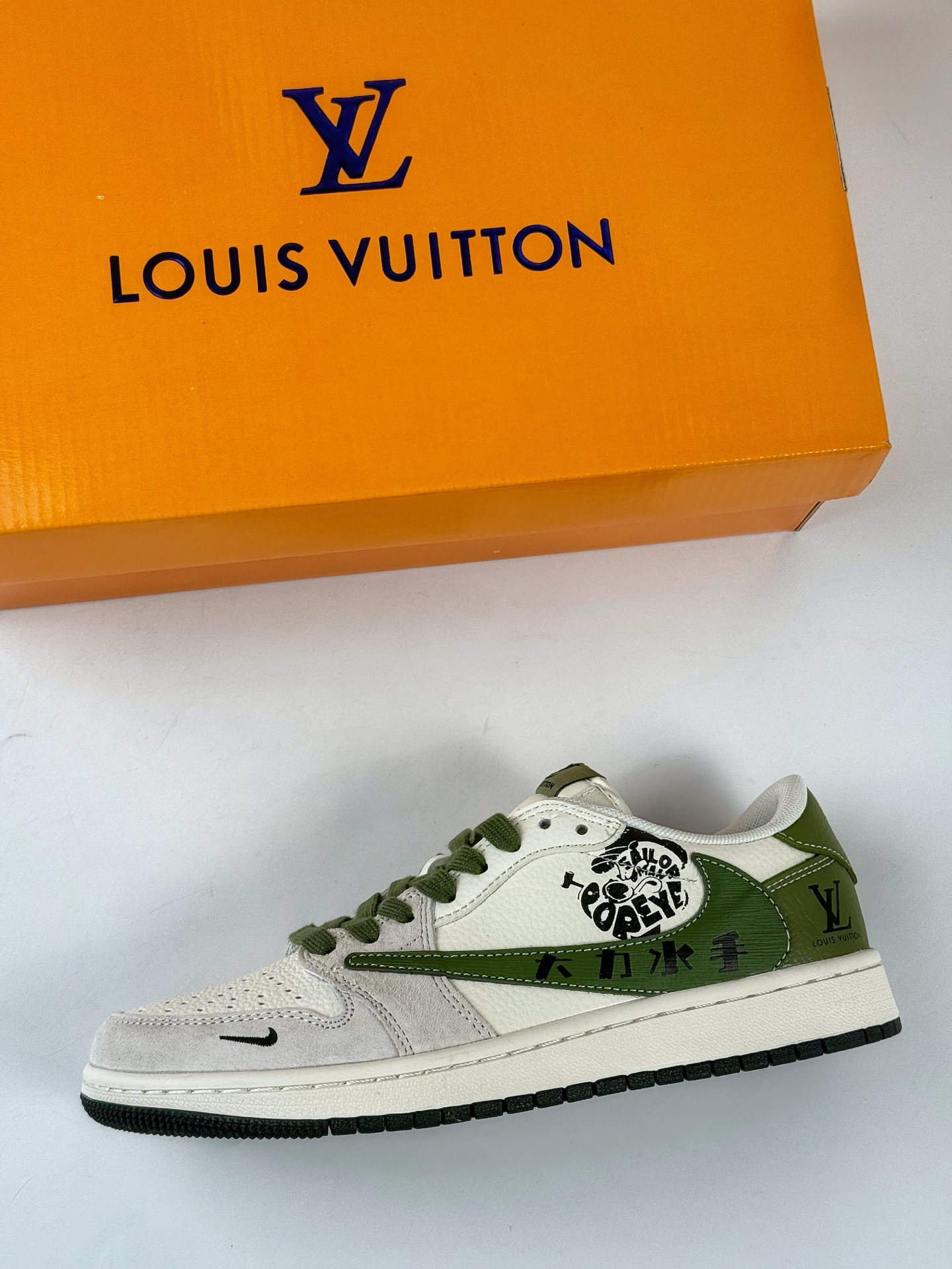 260 Travis Scott x Nike Air Jordan 1 Low x Louis Vuitton Air Jordan 1 Low 反转灰白绿小勾倒钩 HS8068-062