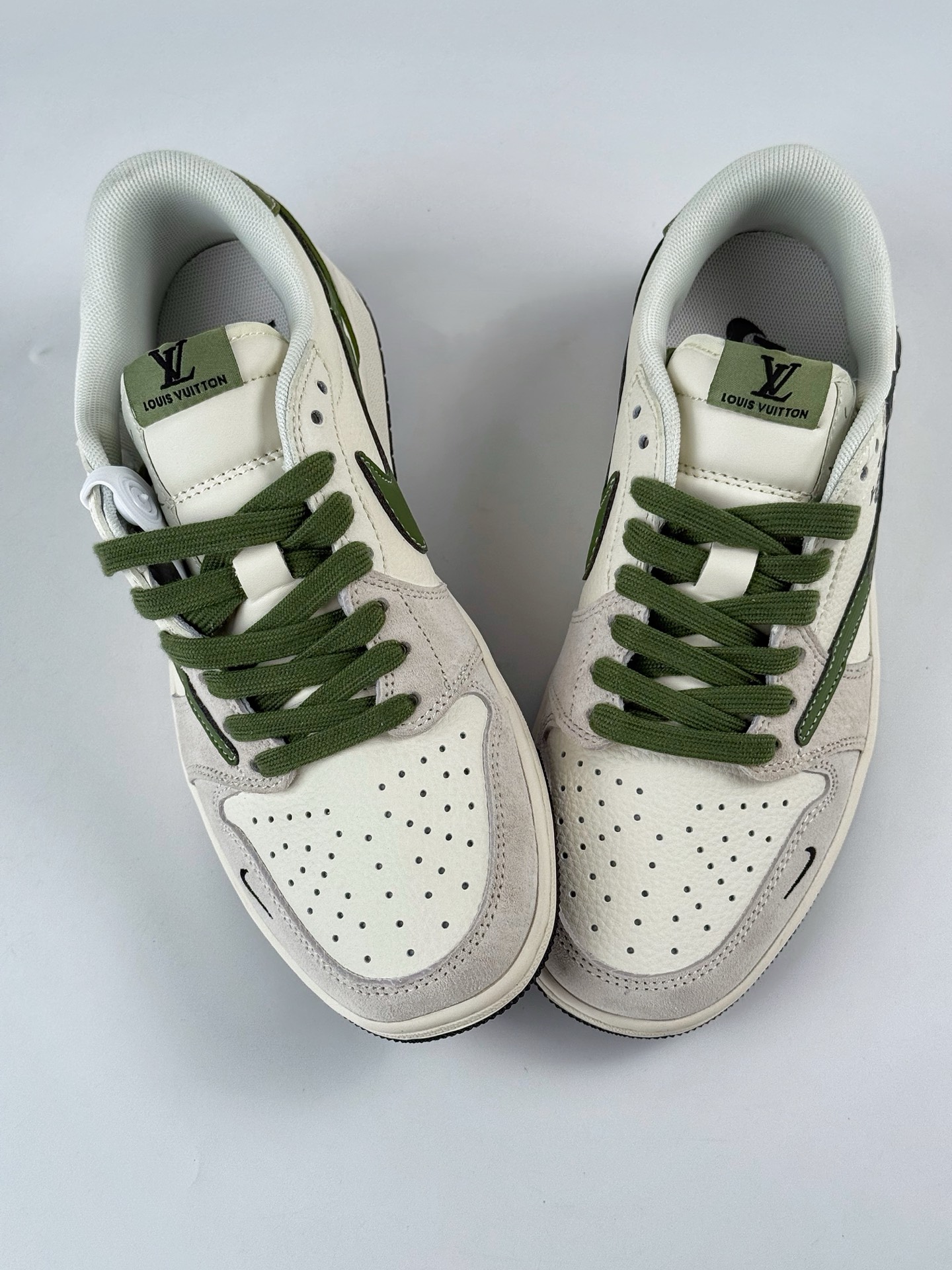 260 Travis Scott x Nike Air Jordan 1 Low x Louis Vuitton Air Jordan 1 Low 反转灰白绿小勾倒钩 HS8068-062