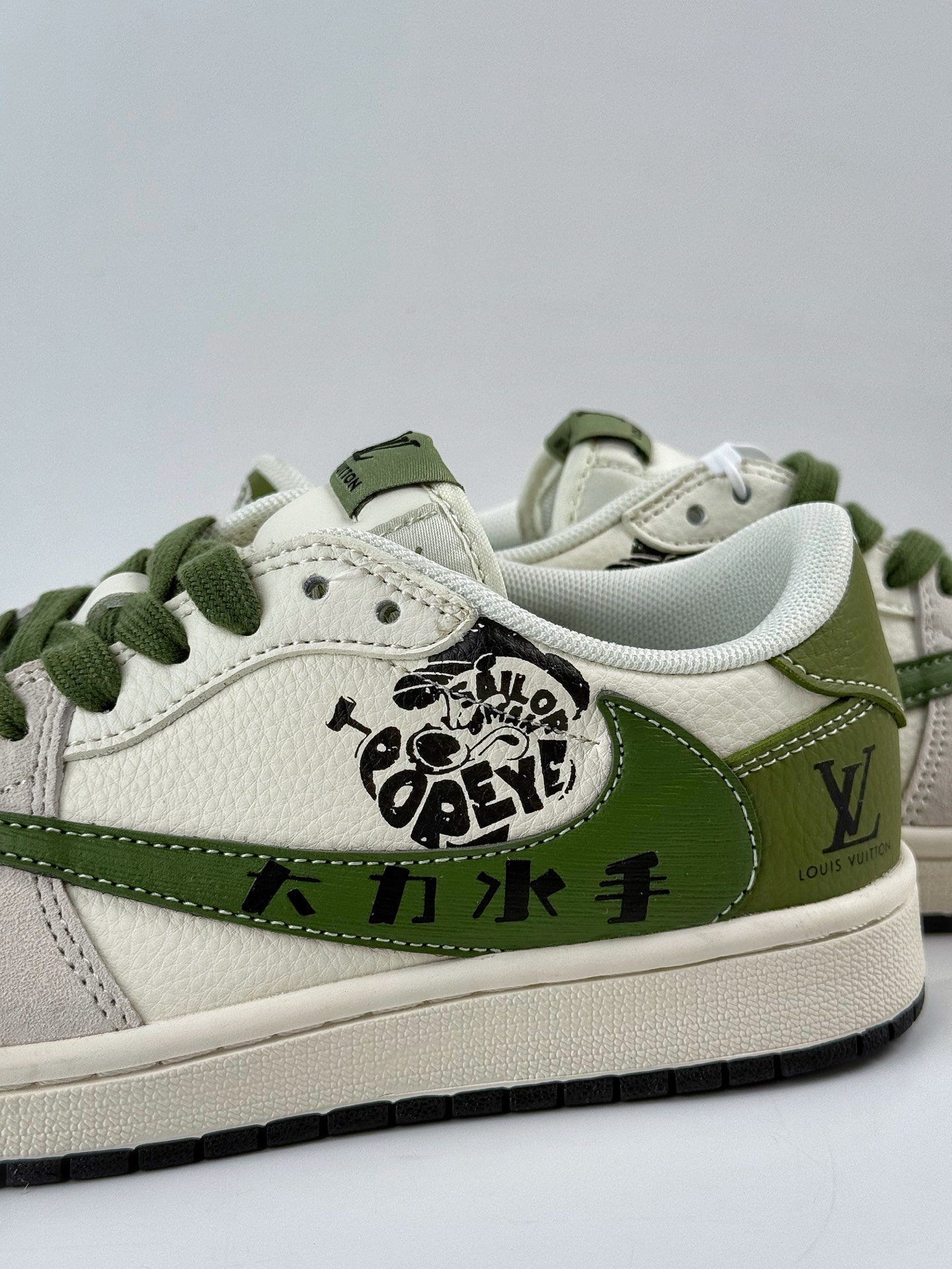 260 Travis Scott x Nike Air Jordan 1 Low x Louis Vuitton Air Jordan 1 Low 反转灰白绿小勾倒钩 HS8068-062