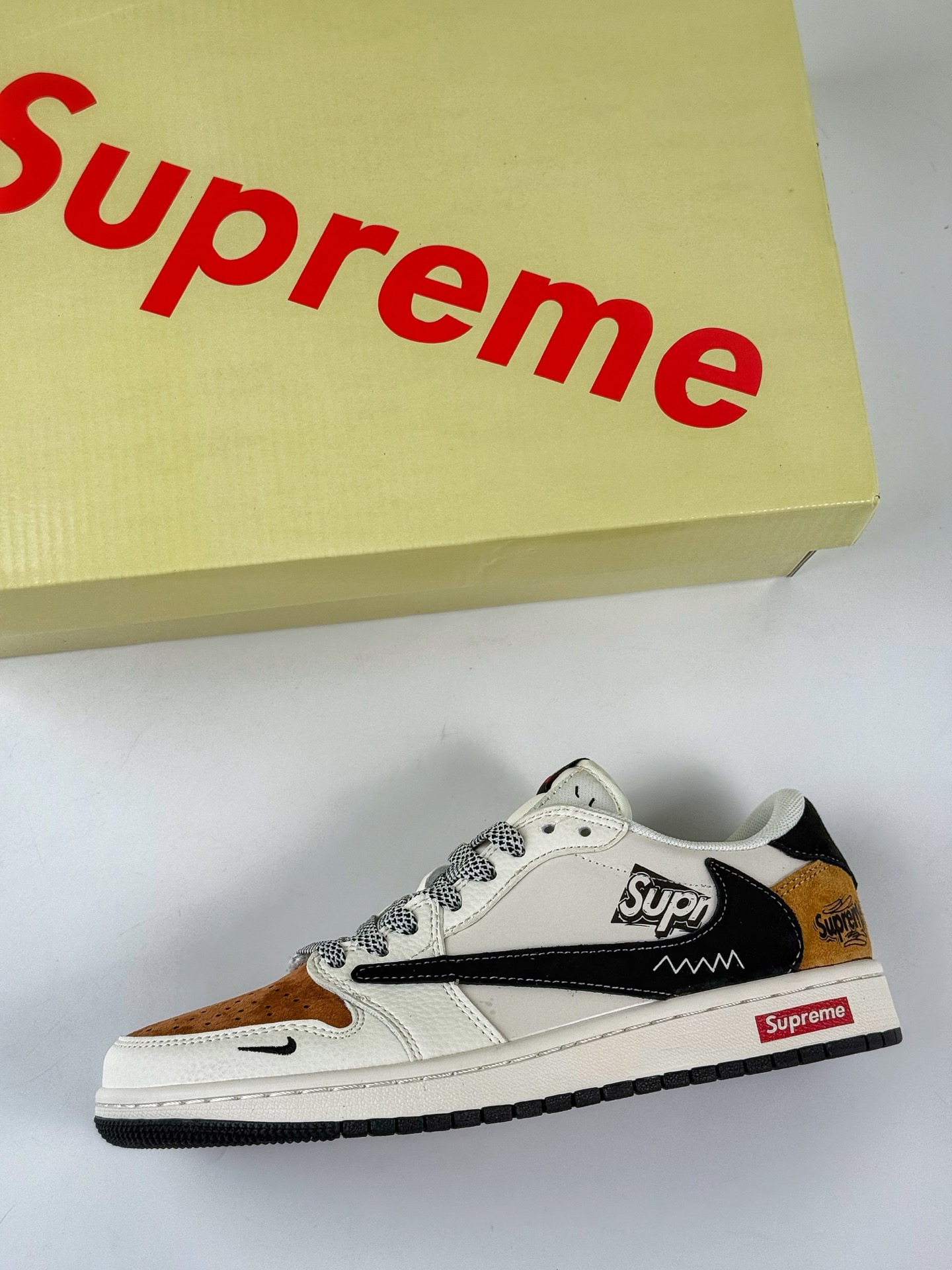 260 Travis Scott x Nike Air Jordan 1 Low x Supreme Air Jordan 1 Low 反转白棕小勾满天星倒钩 HS8068-059