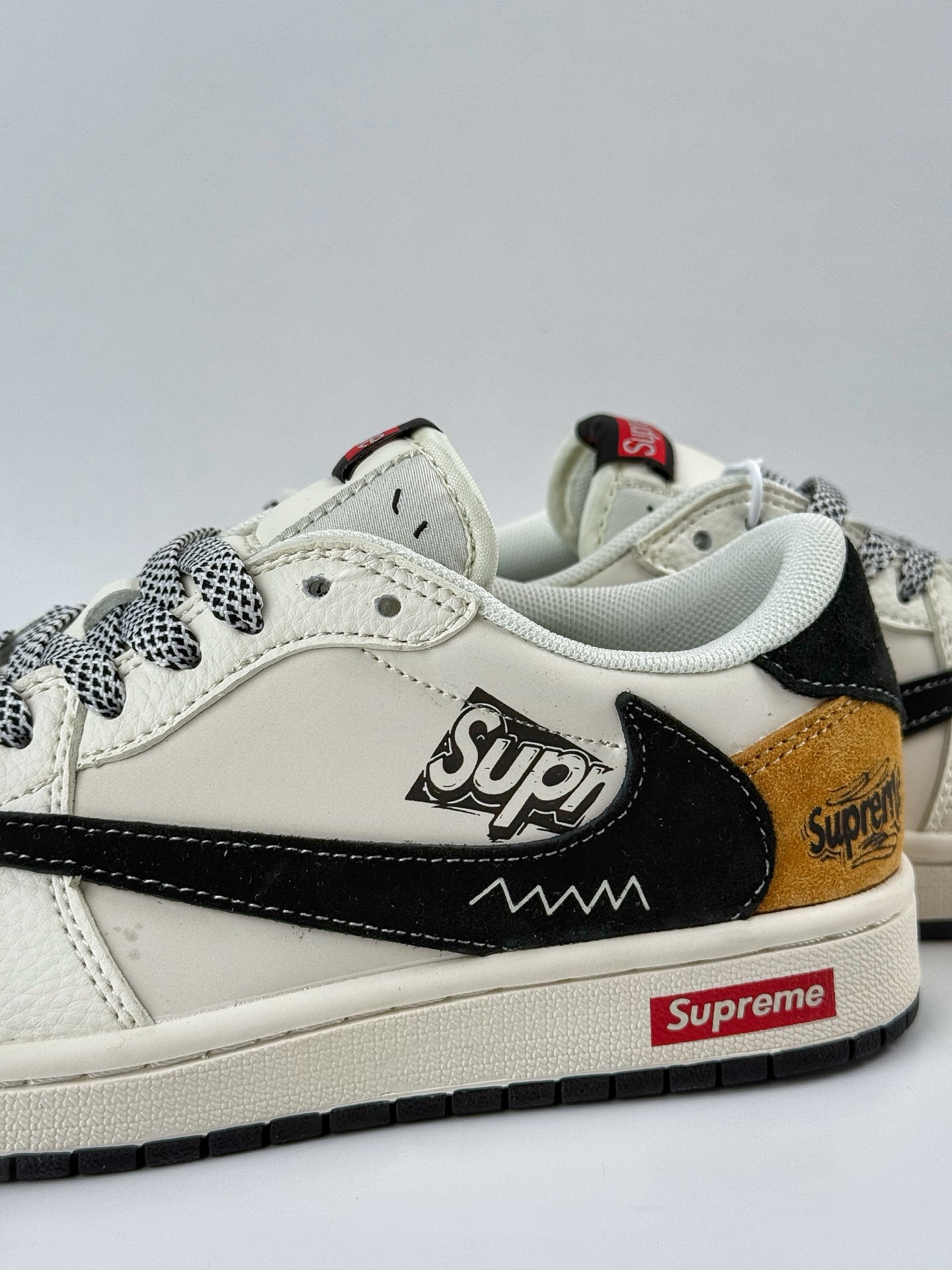 260 Travis Scott x Nike Air Jordan 1 Low x Supreme Air Jordan 1 Low 反转白棕小勾满天星倒钩 HS8068-059