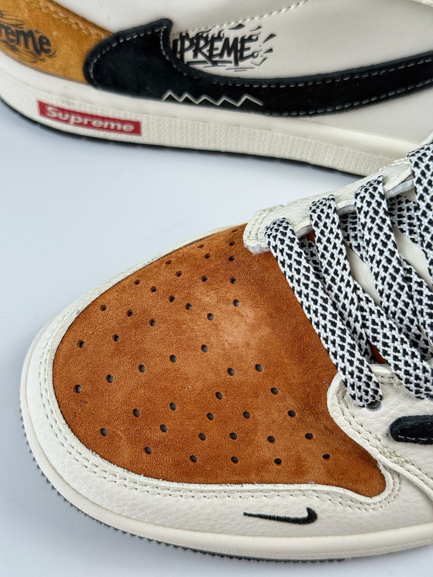 260 Travis Scott x Nike Air Jordan 1 Low x Supreme Air Jordan 1 Low 反转白棕小勾满天星倒钩 HS8068-059