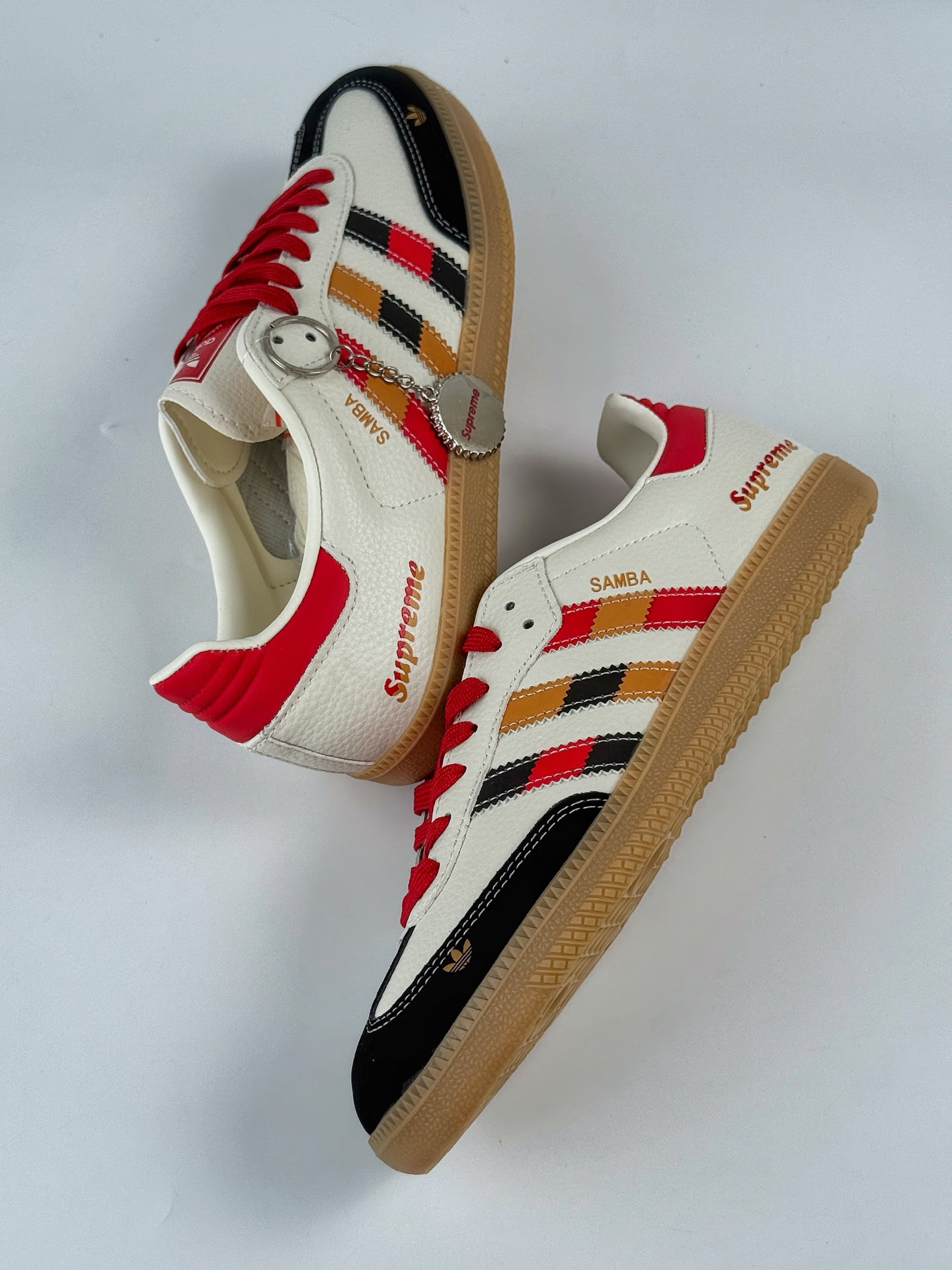200 adidoriginals Samba OG x Superme 黑白红 桑巴舞系列复古经典轻便板鞋  DX0004