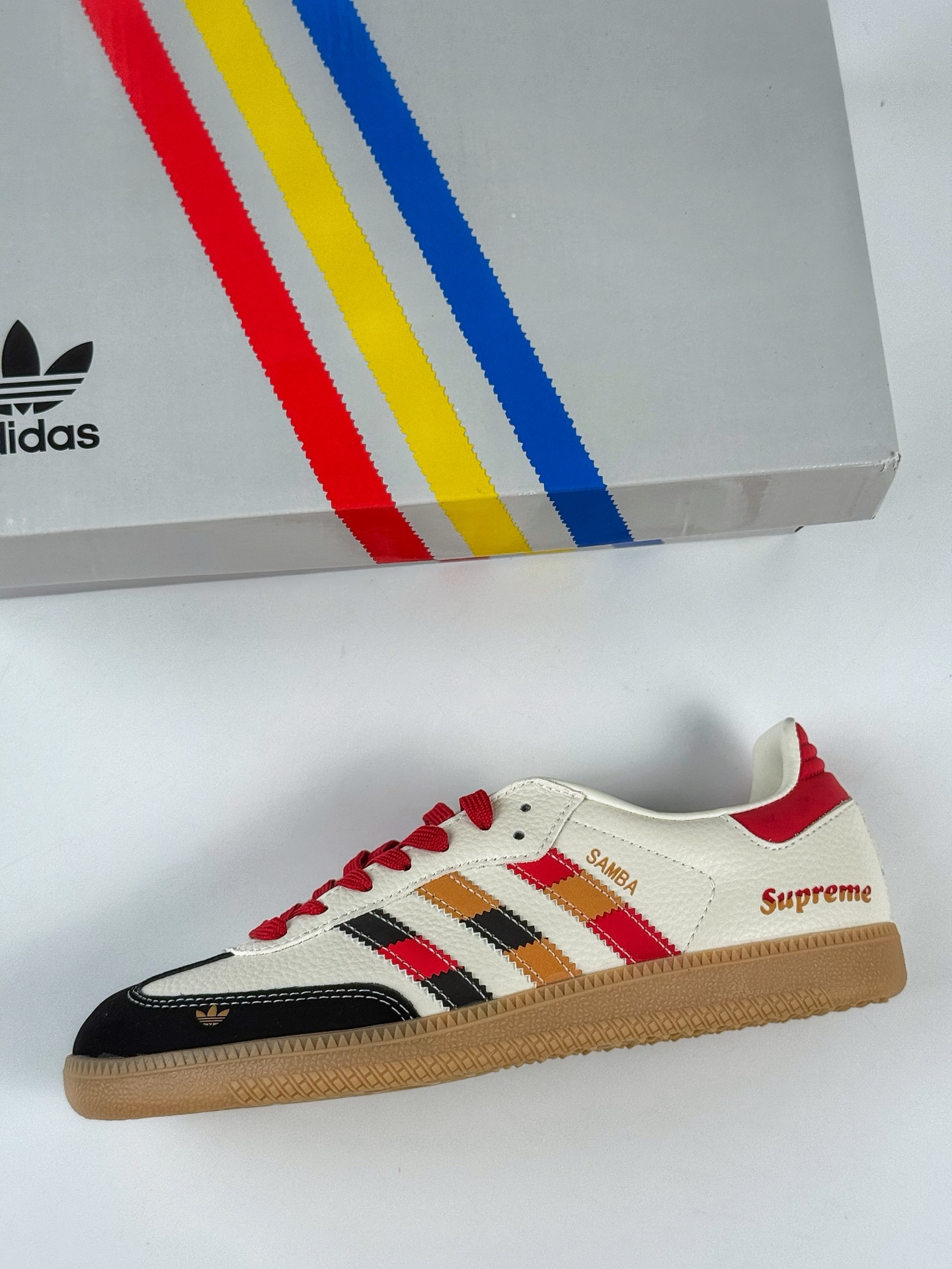 200 adidoriginals Samba OG x Superme 黑白红 桑巴舞系列复古经典轻便板鞋  DX0004