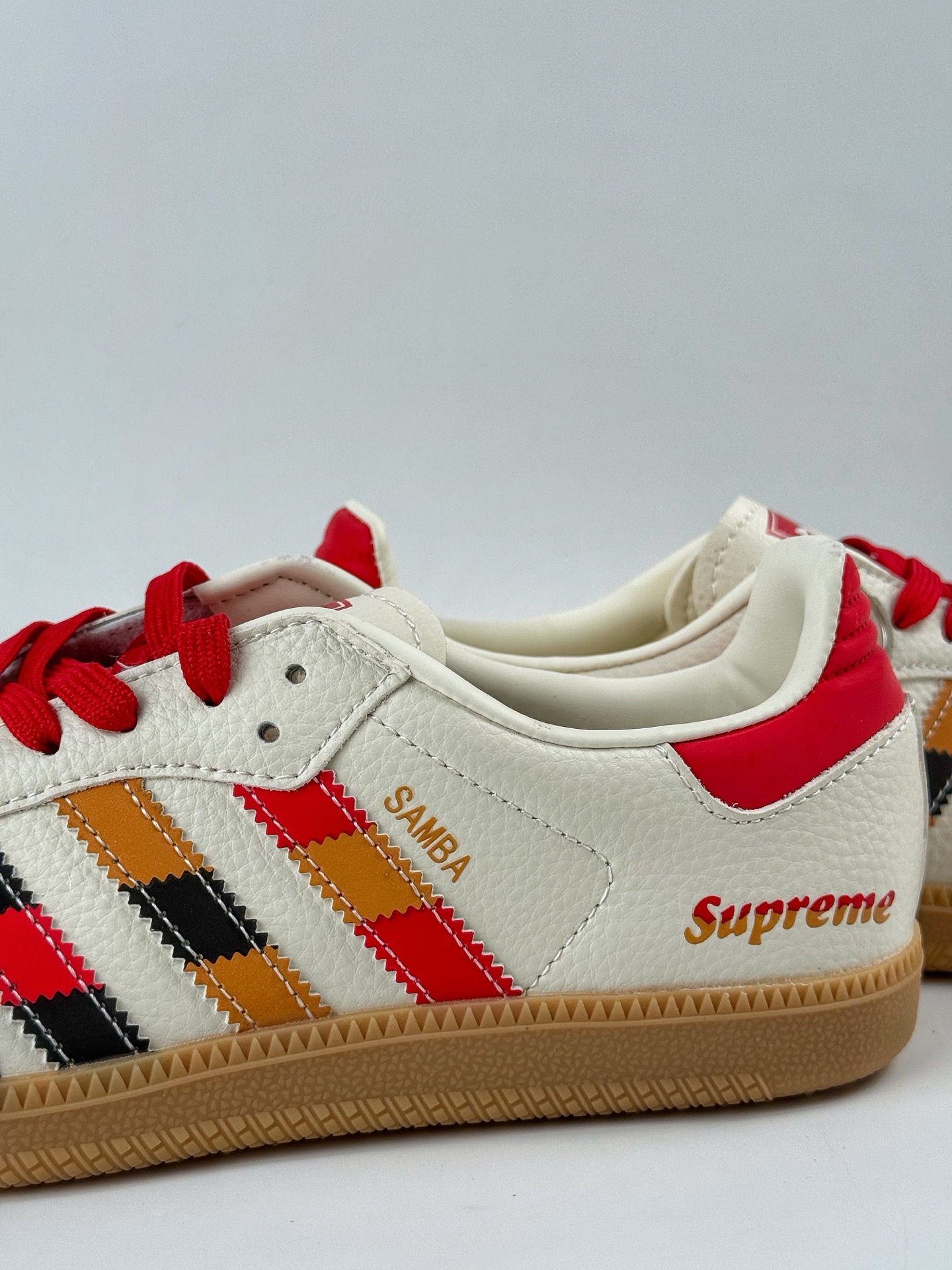 200 adidoriginals Samba OG x Superme 黑白红 桑巴舞系列复古经典轻便板鞋  DX0004