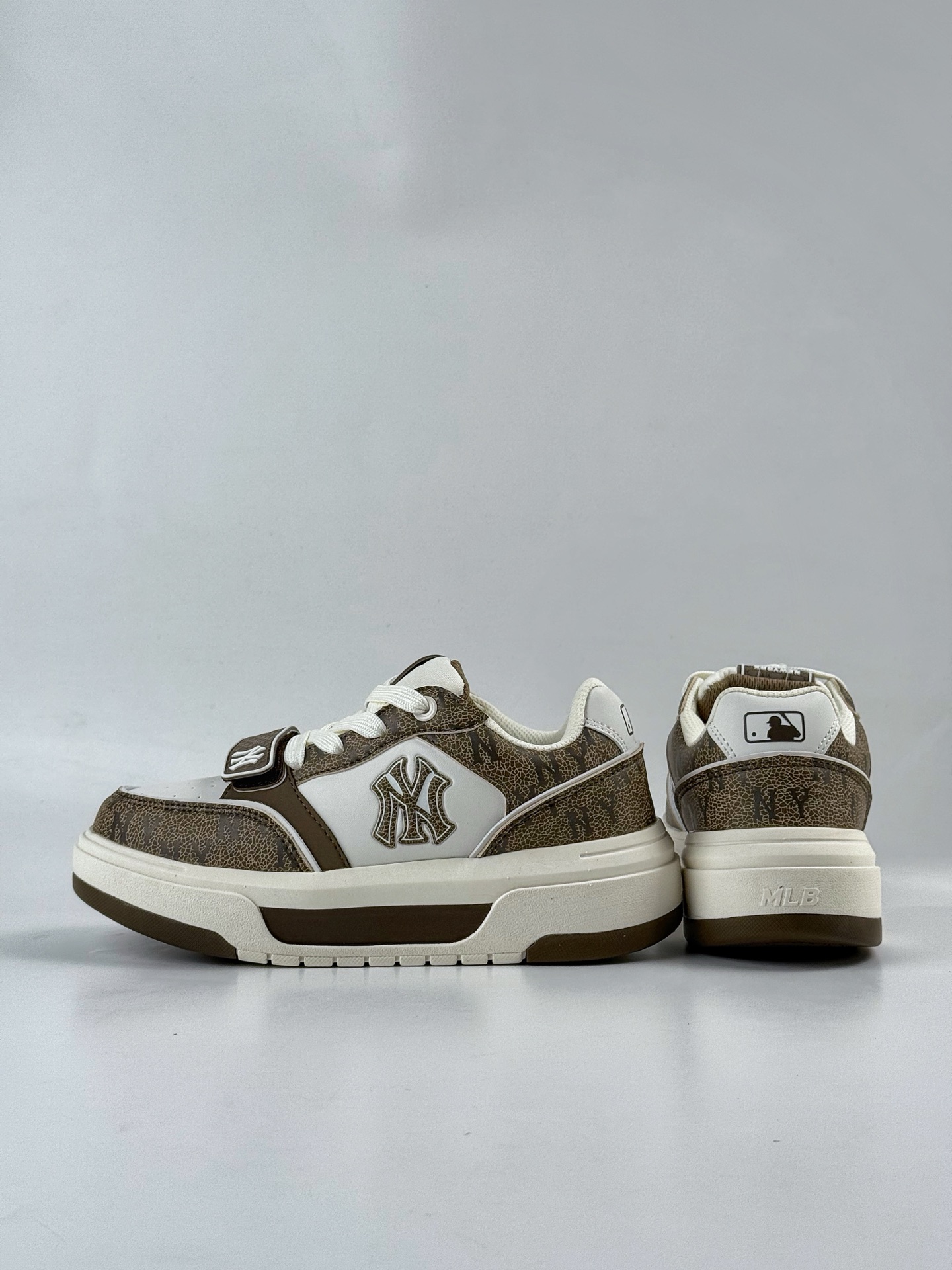 180 NY美国榄球洋基队 x MLB Chunky Runner Basic 厚底老爹厚底休闲运动慢跑鞋  3ASXP025N
