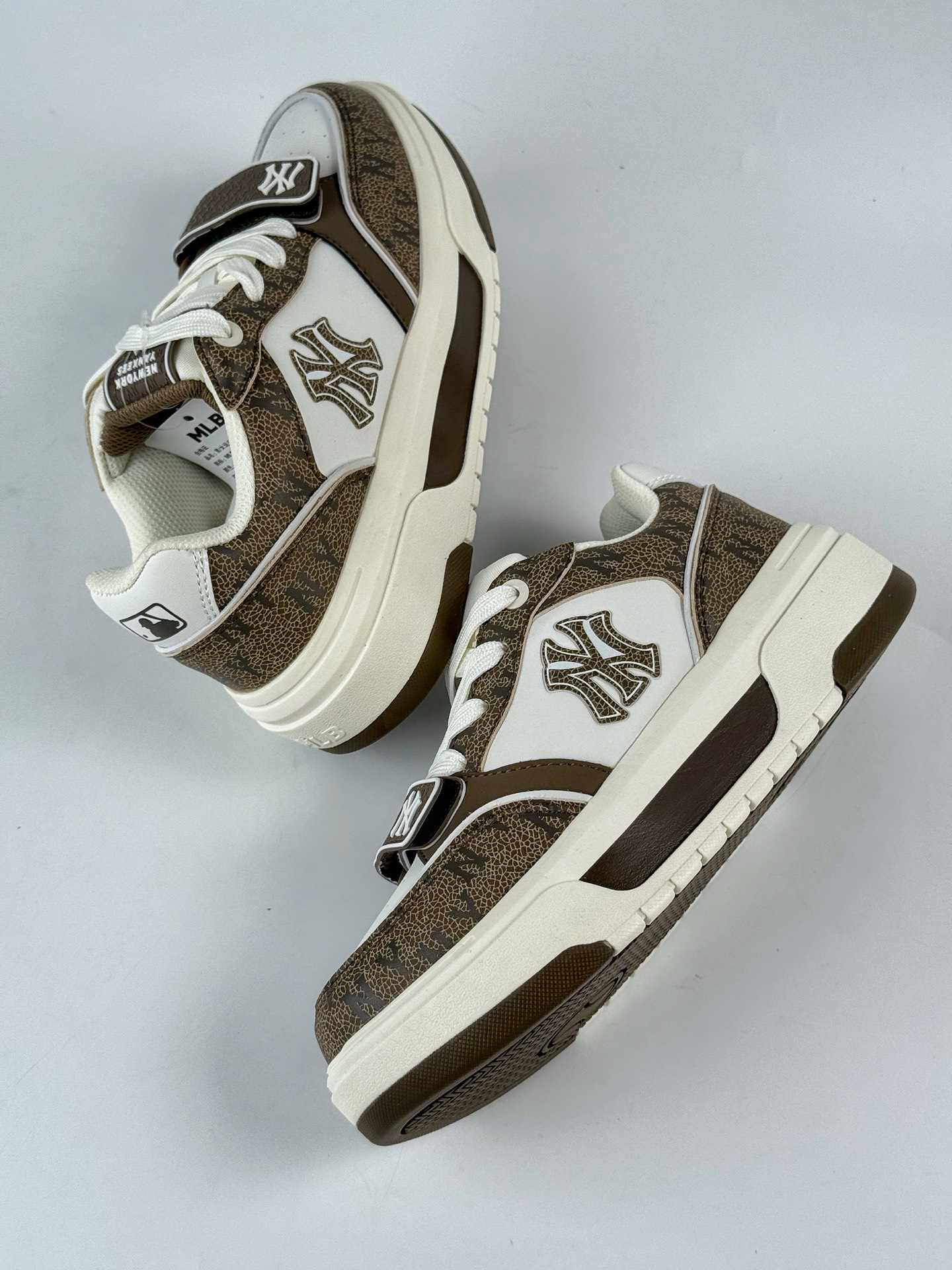180 NY美国榄球洋基队 x MLB Chunky Runner Basic 厚底老爹厚底休闲运动慢跑鞋  3ASXP025N
