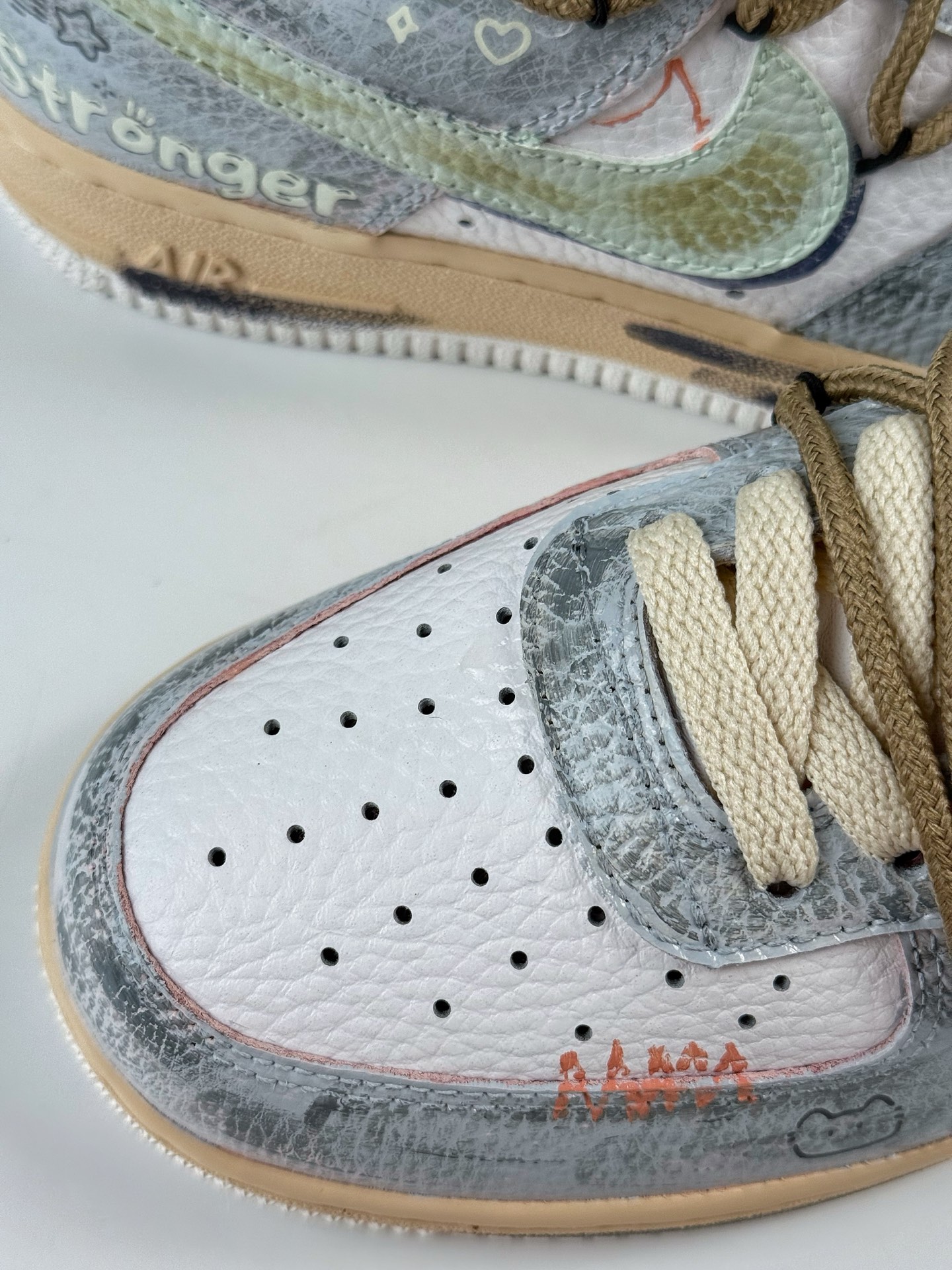 260 Nike Air Force 1 Low 07 x stronger 灰白涂鸦  YT0303-222