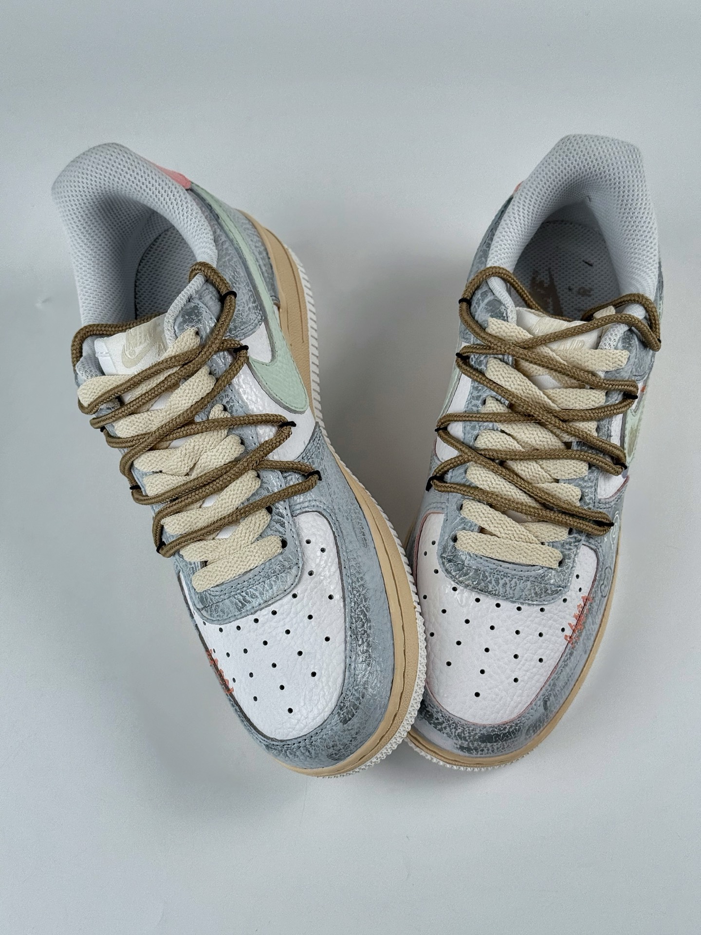 260 Nike Air Force 1 Low 07 x stronger 灰白涂鸦  YT0303-222