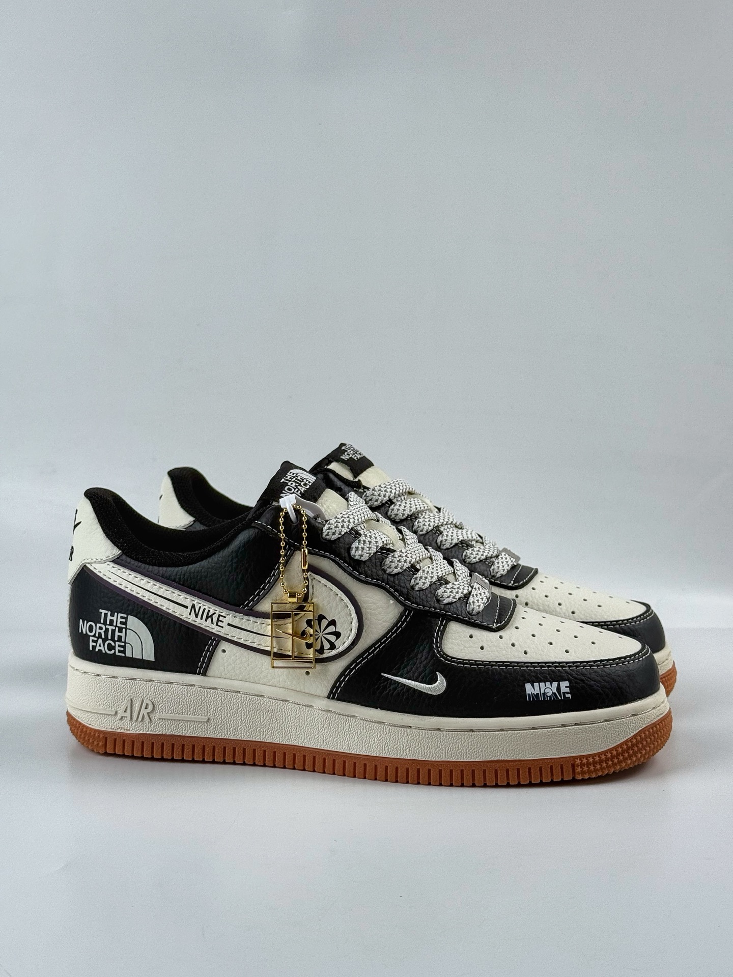 260 Nike Air Force 1 Low 07 x The North Face 黑白小勾满天星 SM6188-114-Chinese UA Cheap High Quatity Brand Clothes Bags handbags Sneakers wholesale wholesaler seller from China Factory suppliers Fashion Clothing Shoes best Quality Beautiful Price 260 Nike Air Force 1 Low 07 x The North Face 黑白小勾满天星 SM6188-114