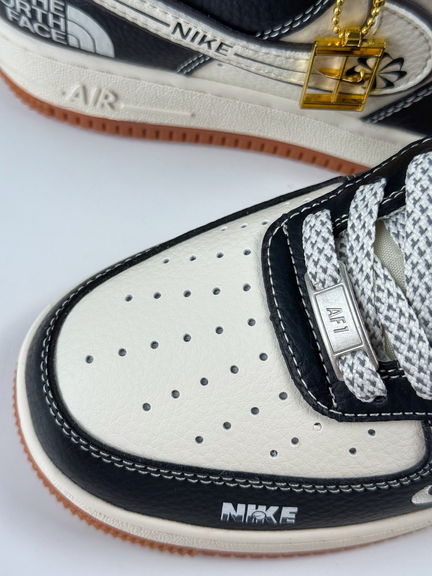 260 Nike Air Force 1 Low 07 x The North Face 黑白小勾满天星 SM6188-114-Chinese UA Cheap High Quatity Brand Clothes Bags handbags Sneakers wholesale wholesaler seller from China Factory suppliers Fashion Clothing Shoes best Quality Beautiful Price 260 Nike Air Force 1 Low 07 x The North Face 黑白小勾满天星 SM6188-114