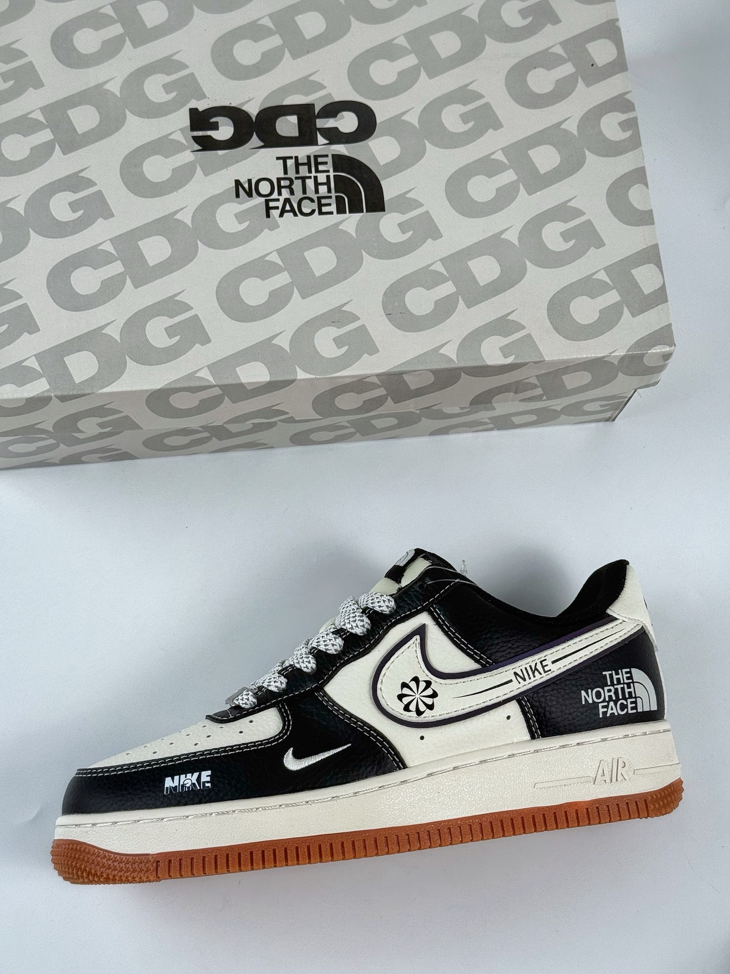 260 Nike Air Force 1 Low 07 x The North Face 黑白小勾满天星 SM6188-114-Chinese UA Cheap High Quatity Brand Clothes Bags handbags Sneakers wholesale wholesaler seller from China Factory suppliers Fashion Clothing Shoes best Quality Beautiful Price 260 Nike Air Force 1 Low 07 x The North Face 黑白小勾满天星 SM6188-114