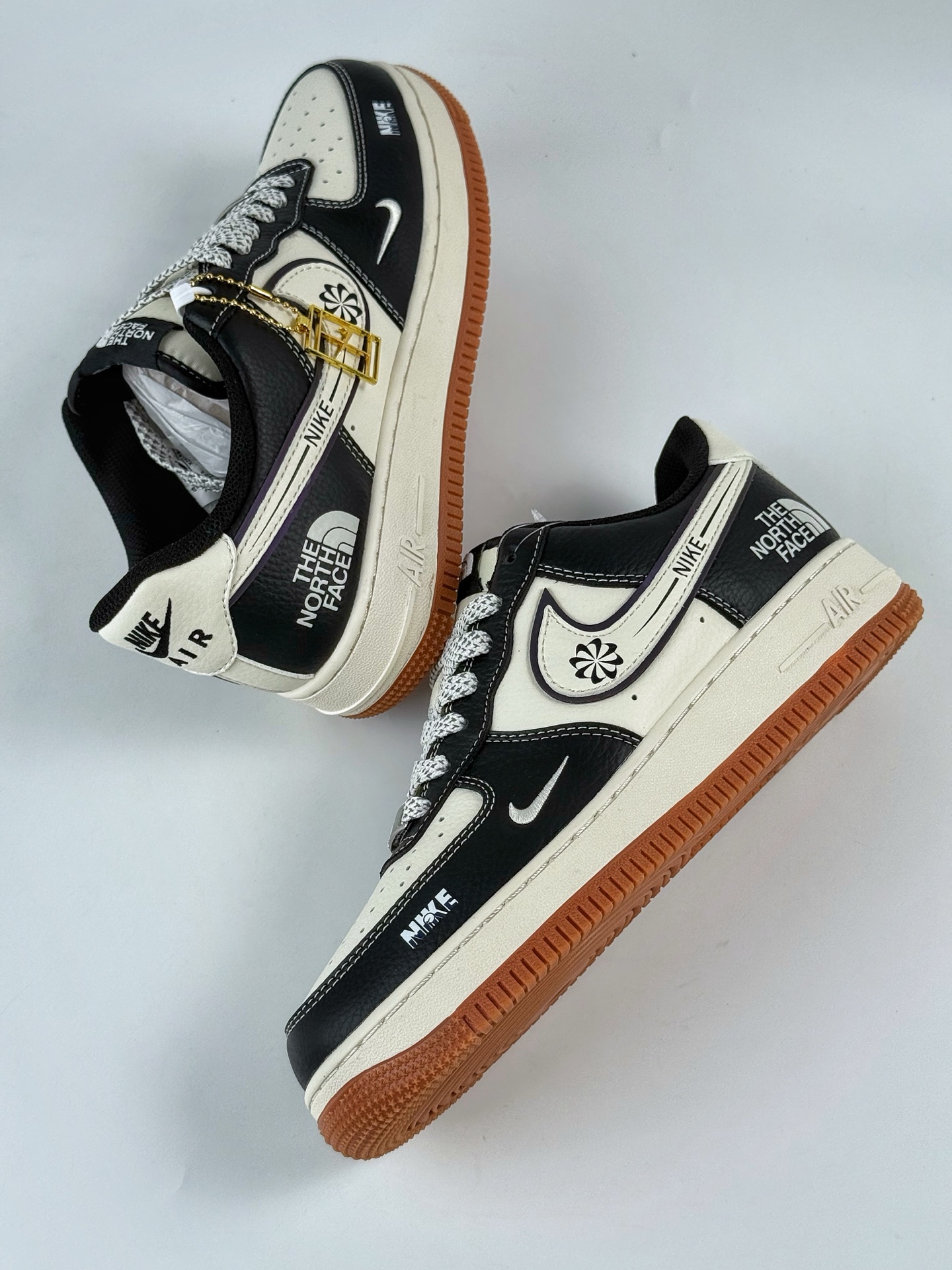 260 Nike Air Force 1 Low 07 x The North Face 黑白小勾满天星 SM6188-114-Chinese UA Cheap High Quatity Brand Clothes Bags handbags Sneakers wholesale wholesaler seller from China Factory suppliers Fashion Clothing Shoes best Quality Beautiful Price 260 Nike Air Force 1 Low 07 x The North Face 黑白小勾满天星 SM6188-114