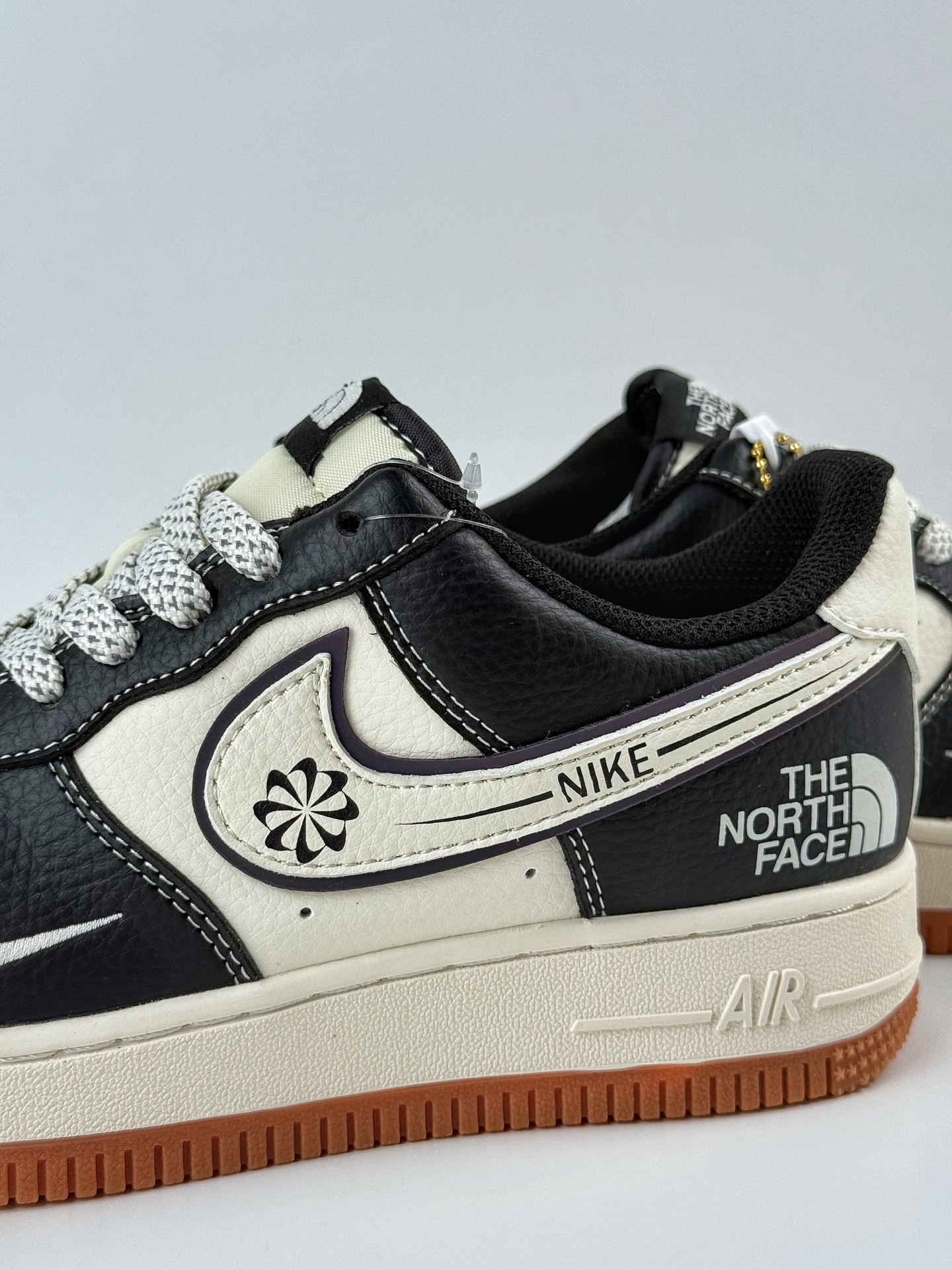 260 Nike Air Force 1 Low 07 x The North Face 黑白小勾满天星 SM6188-114-Chinese UA Cheap High Quatity Brand Clothes Bags handbags Sneakers wholesale wholesaler seller from China Factory suppliers Fashion Clothing Shoes best Quality Beautiful Price 260 Nike Air Force 1 Low 07 x The North Face 黑白小勾满天星 SM6188-114
