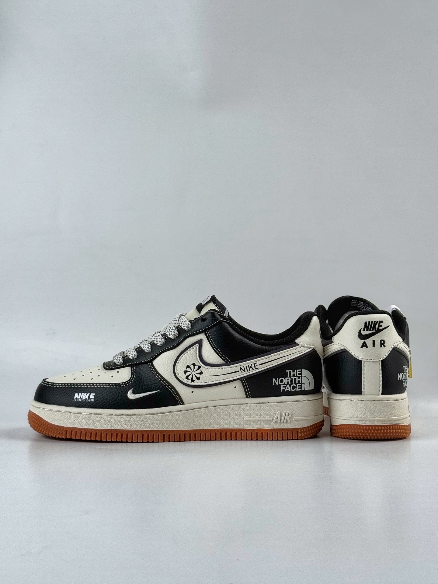 260 Nike Air Force 1 Low 07 x The North Face 黑白小勾满天星 SM6188-114-Chinese UA Cheap High Quatity Brand Clothes Bags handbags Sneakers wholesale wholesaler seller from China Factory suppliers Fashion Clothing Shoes best Quality Beautiful Price 260 Nike Air Force 1 Low 07 x The North Face 黑白小勾满天星 SM6188-114