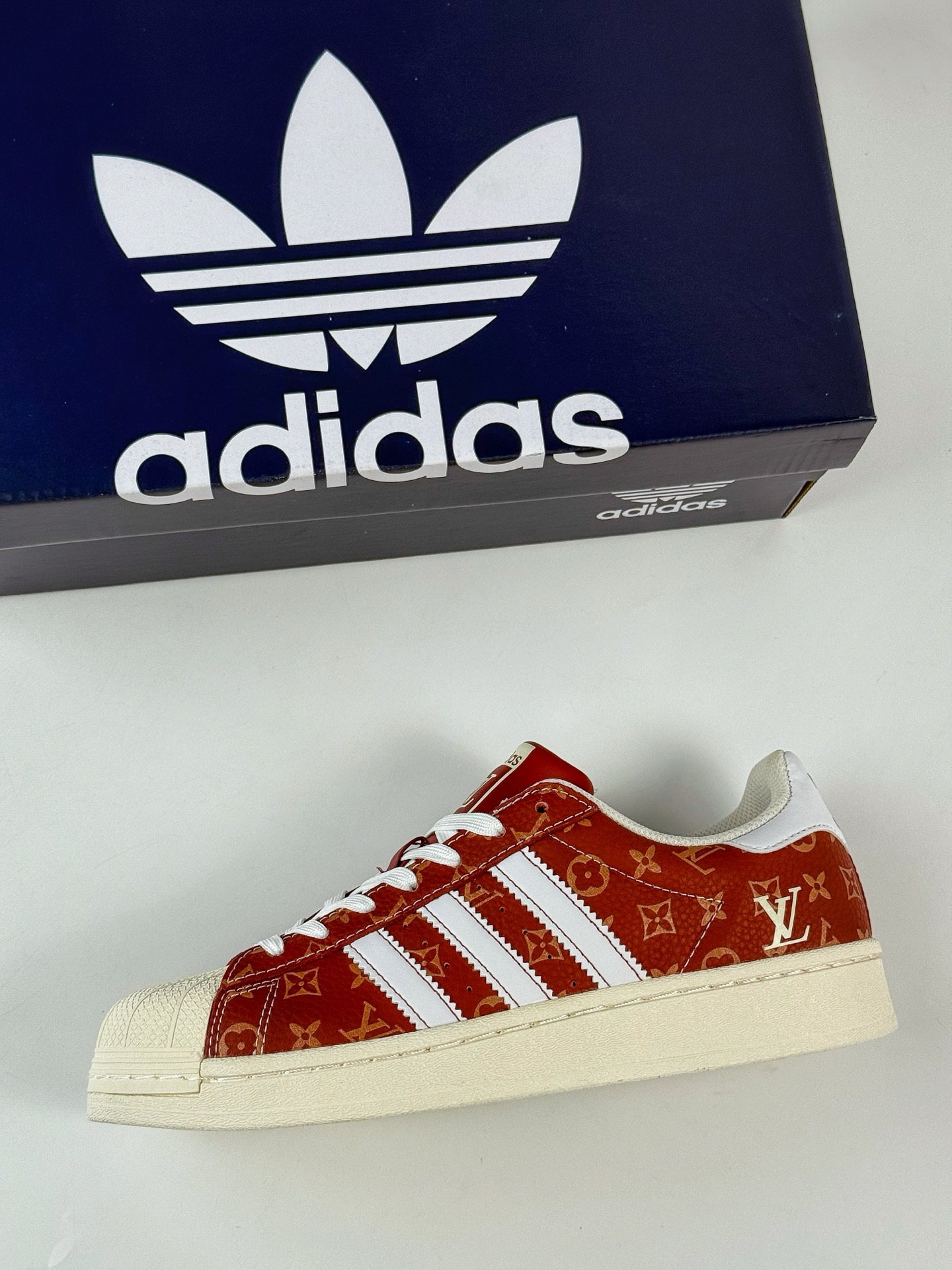 220 AD Originals Superstar x Louis Vuitton 红白 DS0021-Chinese UA Cheap High Quatity Brand Clothes Bags handbags Sneakers wholesale wholesaler seller from China Factory suppliers Fashion Clothing Shoes best Quality Beautiful Price 220 AD Originals Superstar x Louis Vuitton 红白 DS0021