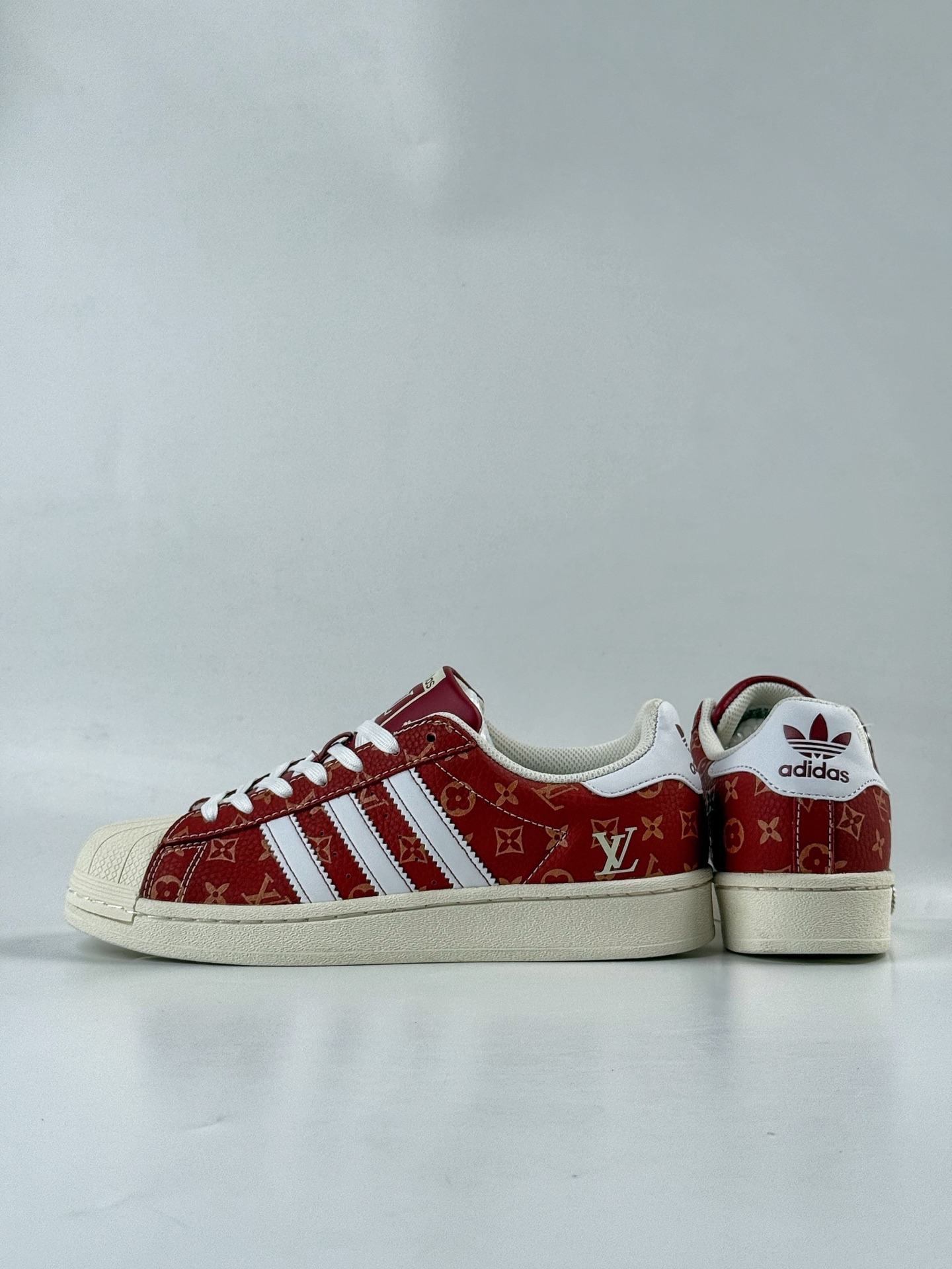 220 AD Originals Superstar x Louis Vuitton 红白 DS0021-Chinese UA Cheap High Quatity Brand Clothes Bags handbags Sneakers wholesale wholesaler seller from China Factory suppliers Fashion Clothing Shoes best Quality Beautiful Price 220 AD Originals Superstar x Louis Vuitton 红白 DS0021