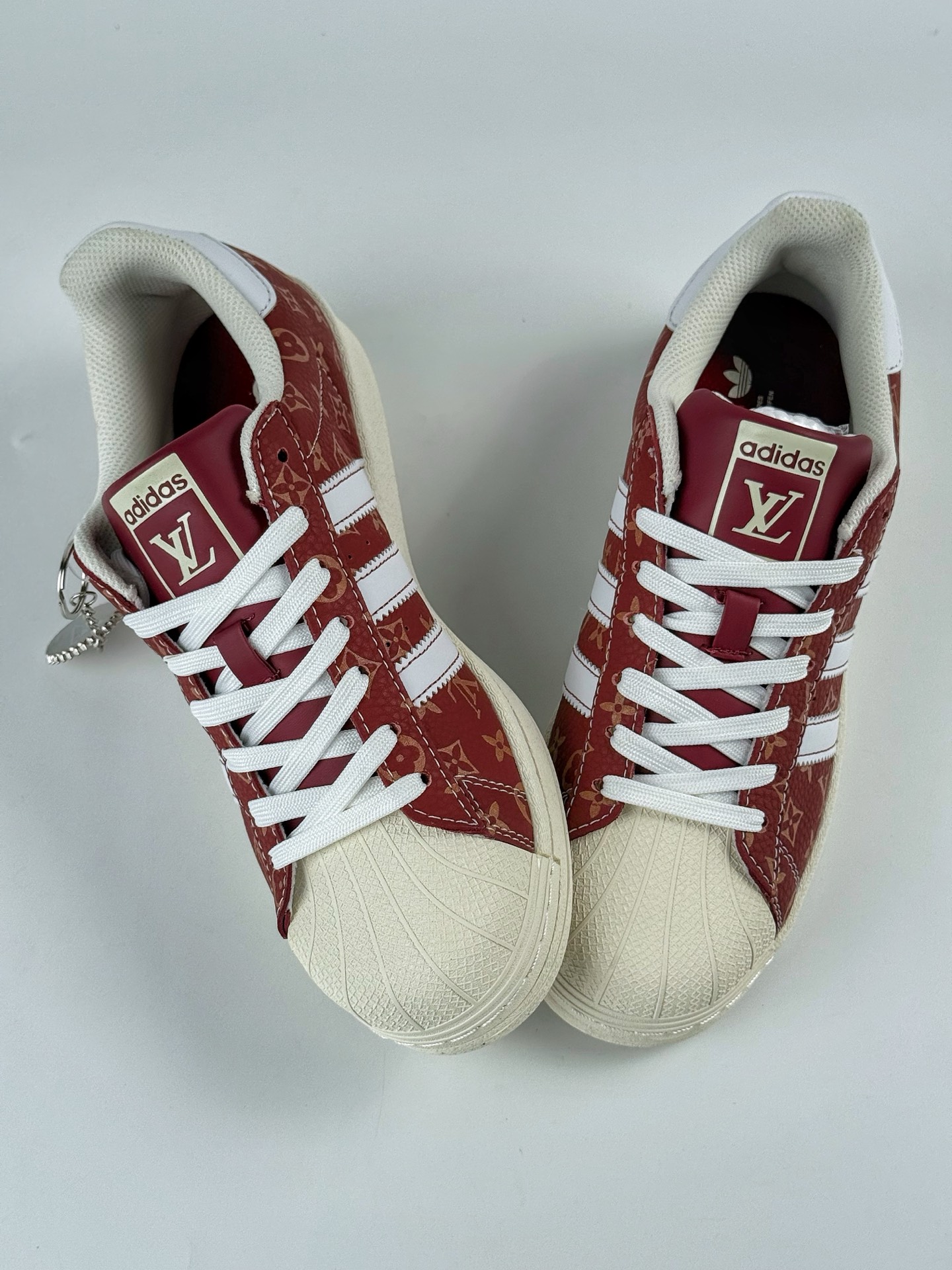220 AD Originals Superstar x Louis Vuitton 红白 DS0021-Chinese UA Cheap High Quatity Brand Clothes Bags handbags Sneakers wholesale wholesaler seller from China Factory suppliers Fashion Clothing Shoes best Quality Beautiful Price 220 AD Originals Superstar x Louis Vuitton 红白 DS0021