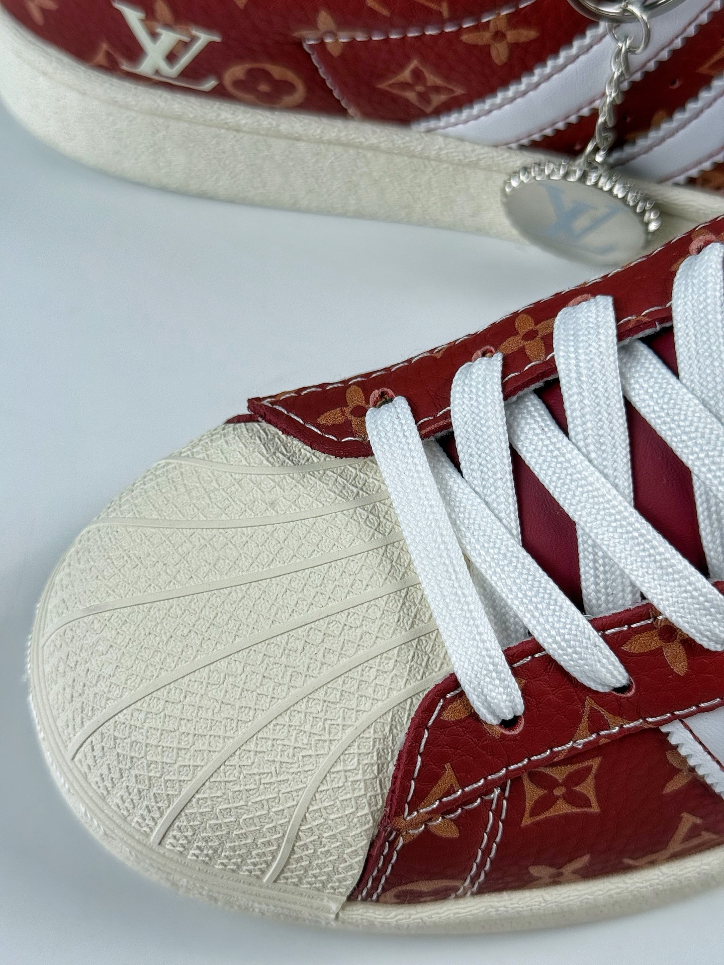 220 AD Originals Superstar x Louis Vuitton 红白 DS0021-Chinese UA Cheap High Quatity Brand Clothes Bags handbags Sneakers wholesale wholesaler seller from China Factory suppliers Fashion Clothing Shoes best Quality Beautiful Price 220 AD Originals Superstar x Louis Vuitton 红白 DS0021
