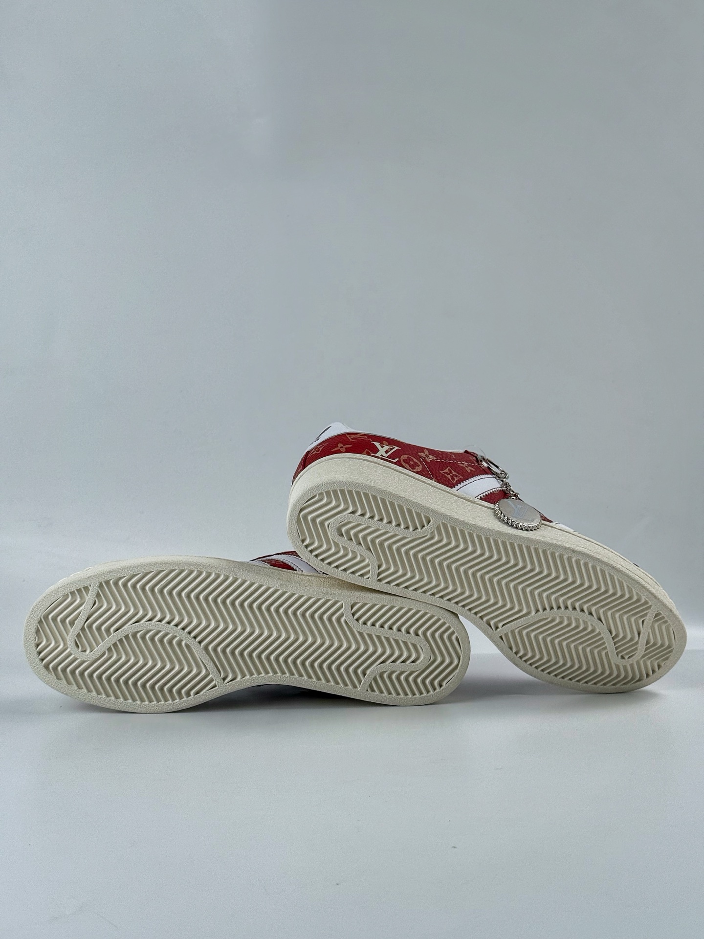 220 AD Originals Superstar x Louis Vuitton 红白 DS0021-Chinese UA Cheap High Quatity Brand Clothes Bags handbags Sneakers wholesale wholesaler seller from China Factory suppliers Fashion Clothing Shoes best Quality Beautiful Price 220 AD Originals Superstar x Louis Vuitton 红白 DS0021