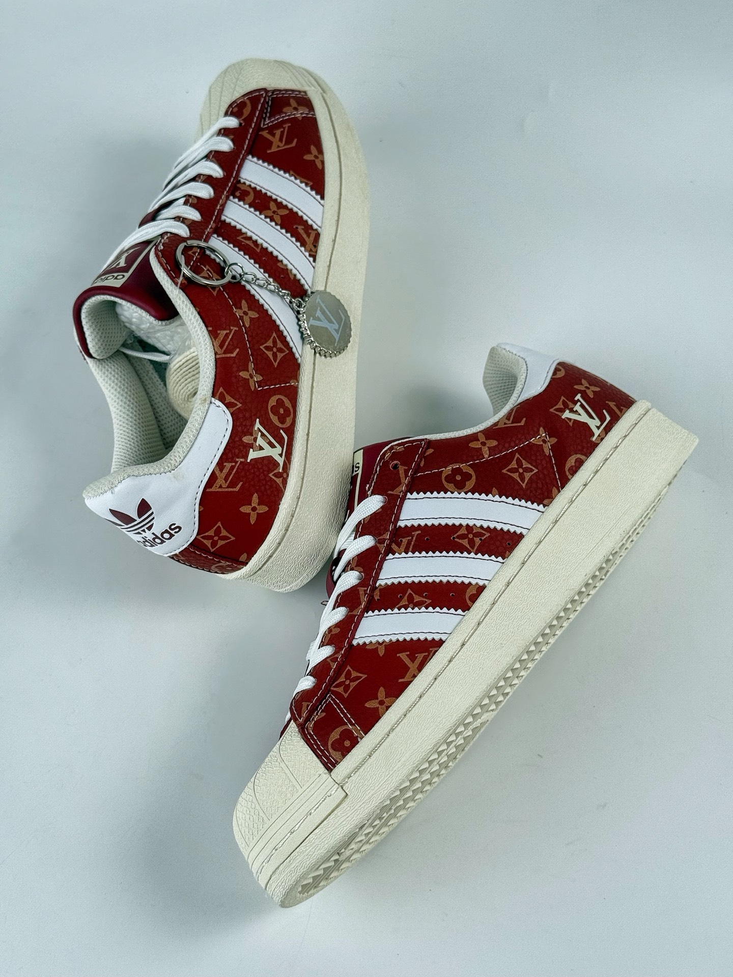 220 AD Originals Superstar x Louis Vuitton 红白 DS0021-Chinese UA Cheap High Quatity Brand Clothes Bags handbags Sneakers wholesale wholesaler seller from China Factory suppliers Fashion Clothing Shoes best Quality Beautiful Price 220 AD Originals Superstar x Louis Vuitton 红白 DS0021