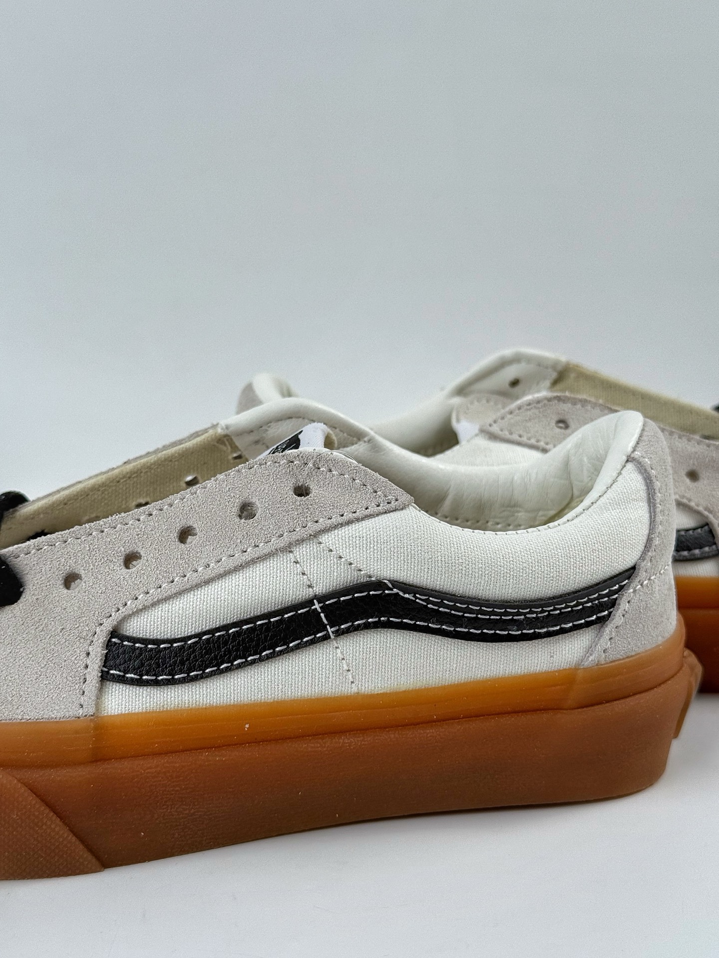 150 Vans Sk8-Low 米白生胶 范斯新款米白黑饰条色复古街头生胶牛筋底